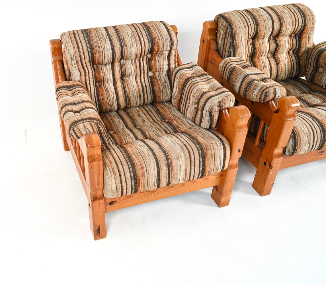 Pair of Swedish Mid-Century Pine Lounge Chairs 1