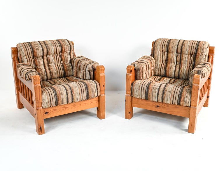 Pair of Swedish Mid-Century Pine Lounge Chairs For Sale 3