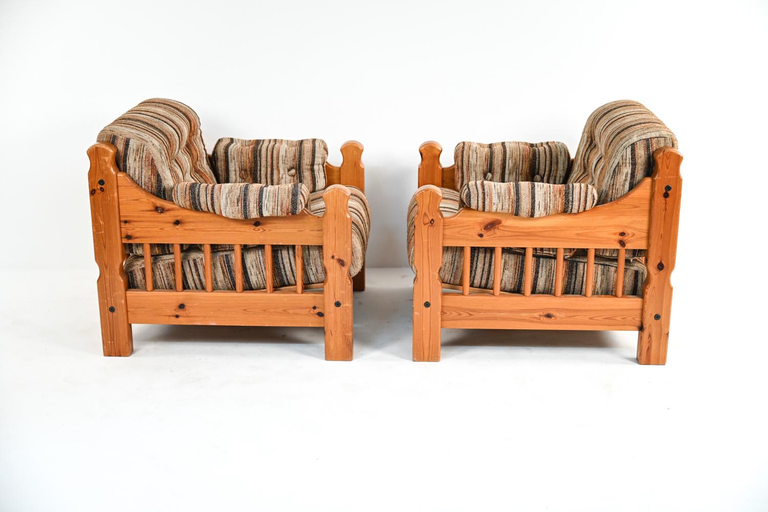 Pair of Swedish Mid-Century Pine Lounge Chairs 4