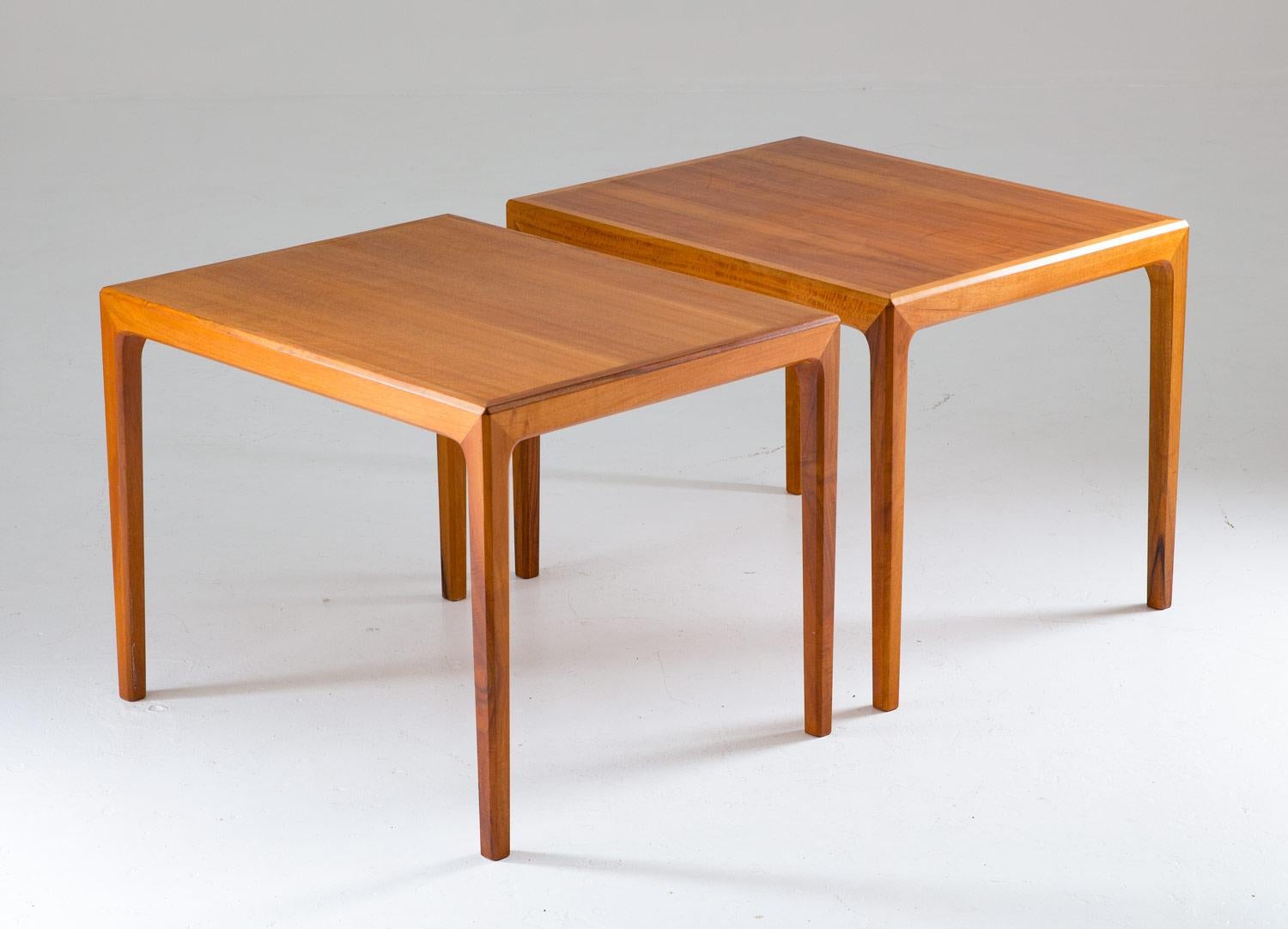 A pair of midcentury side tables in walnut by Bertil Fridhagen for Bodafors, Sweden.
These high-quality side tables have a minimalistic design with distinct lines.
Condition: Good original condition. A few ring marks on one of the tables and one