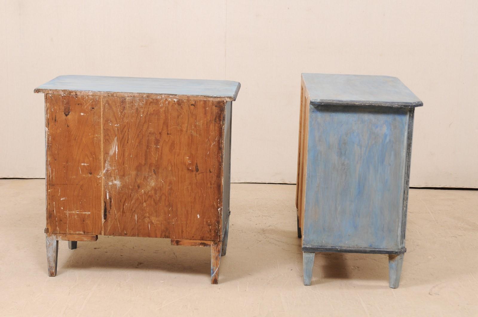 Pair of Swedish Midcentury Painted Wood Three-Drawer Chests in Soft Blue Finish 4