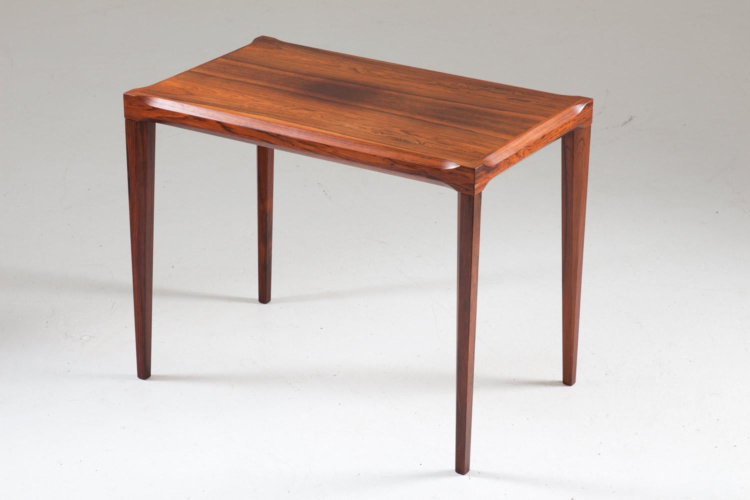 A pair of midcentury side tables in rosewood by Swedish manufacturer Slutarp.
These high-quality side tables have a minimalistic design with distinct lines and beautiful grain in the wood.

Condition: Very good original condition. Partly
