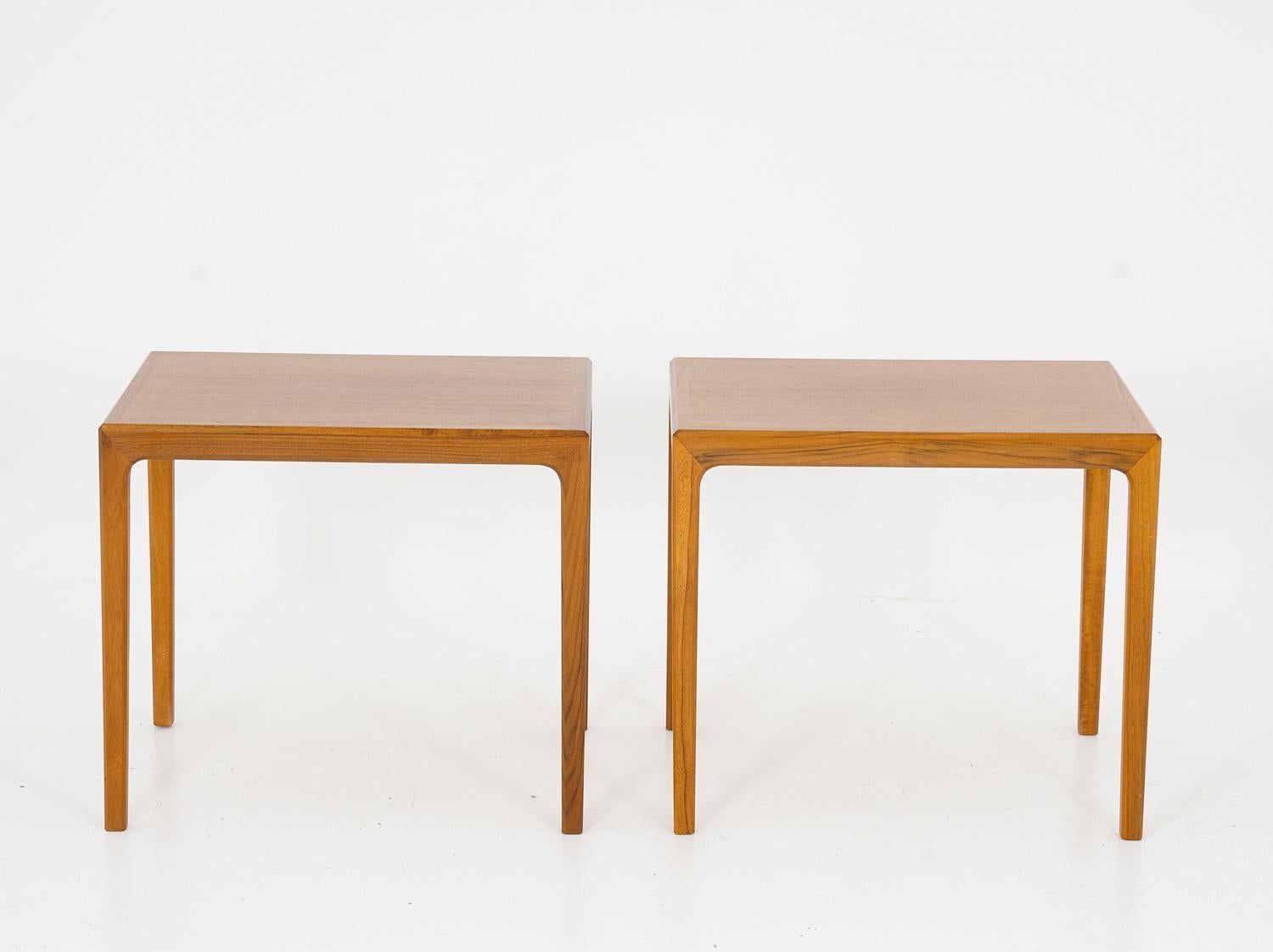 A pair of midcentury side tables in walnut by Bertil Fridhagen for Bodafors, Sweden.
These high-quality side tables have a minimalistic design with distinct lines.
Condition: Very good original condition with light signs of use and age