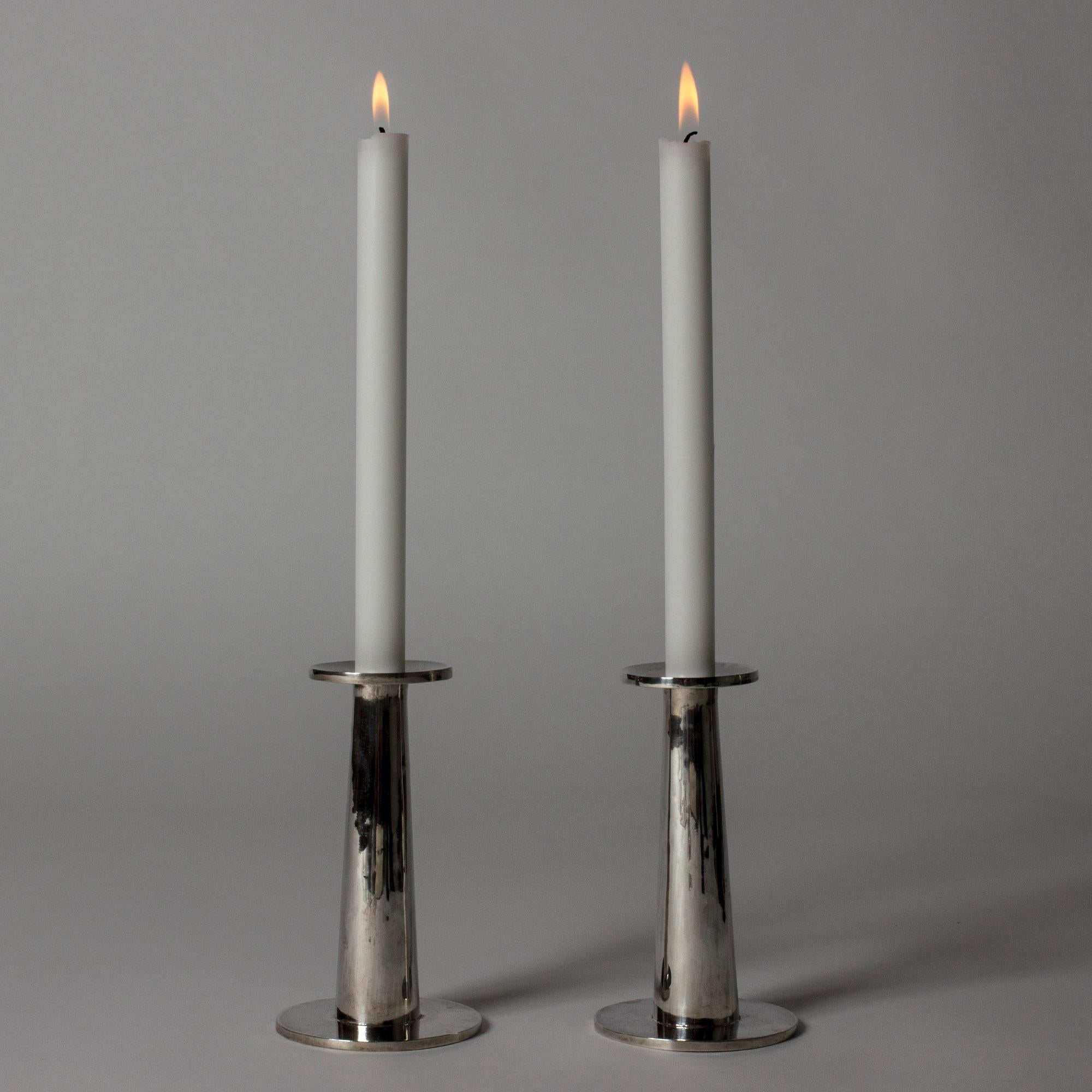 Pair of elegant silver candlesticks by Jarl Ölveborn, in a sleek modernist design. Hand hammered surface add a beautiful, subtle liveliness.