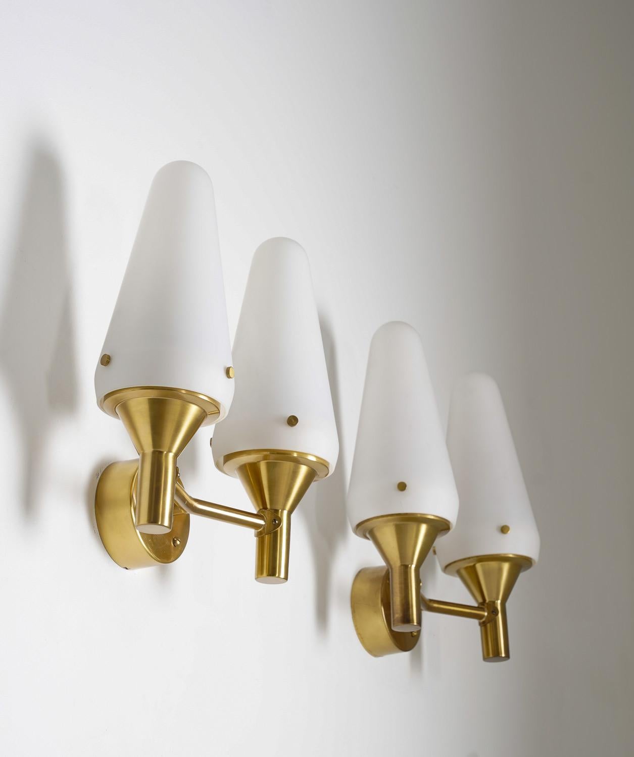 Mid-Century Modern Pair of Swedish Midcentury Wall Lamps in Brass and Glass For Sale