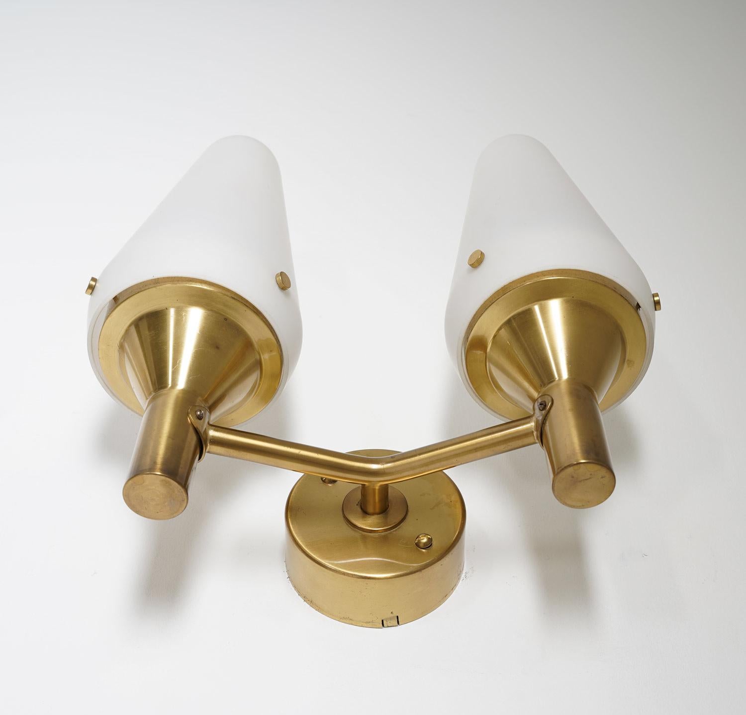 20th Century Pair of Swedish Midcentury Wall Lamps in Brass and Glass For Sale