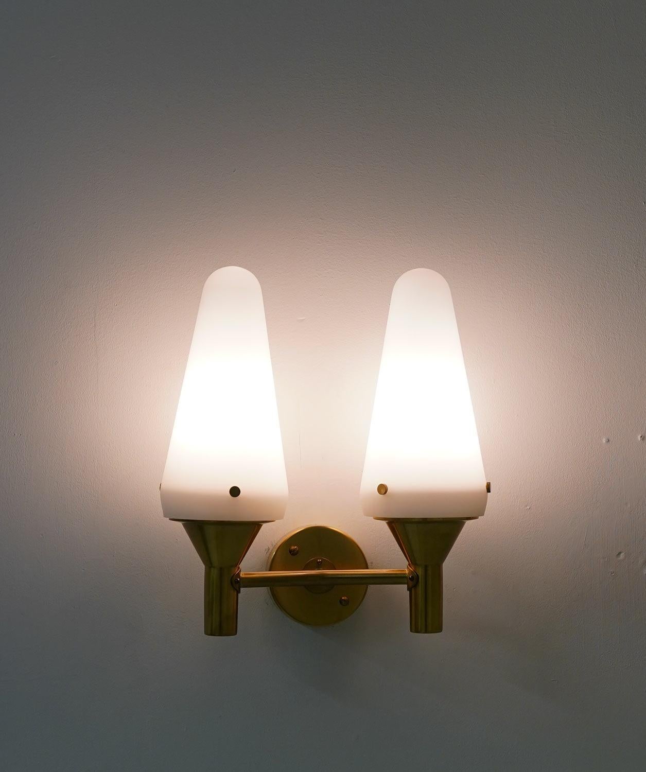 Pair of Swedish Midcentury Wall Lamps in Brass and Glass For Sale 3