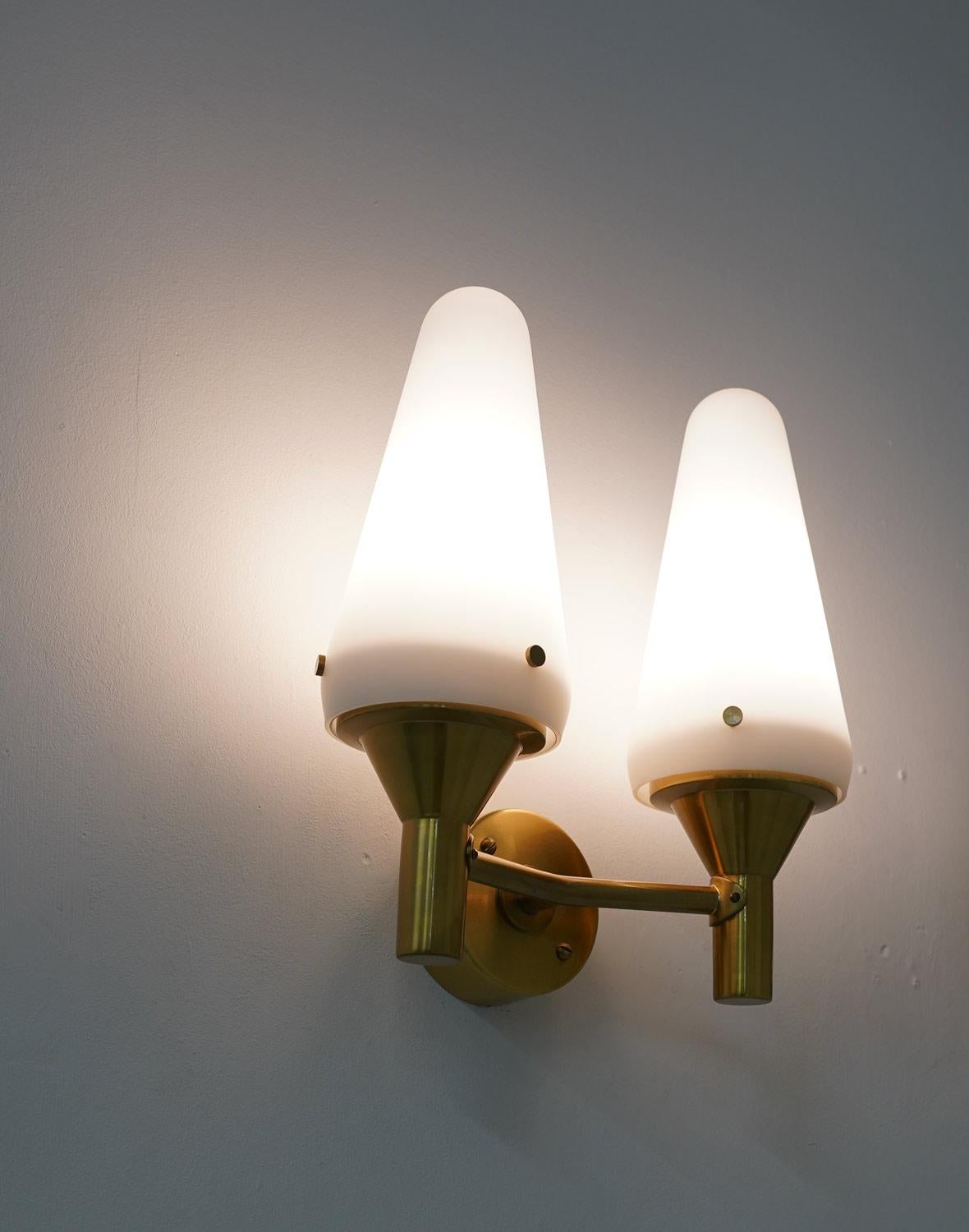 Pair of Swedish Midcentury Wall Lamps in Brass and Glass For Sale 4