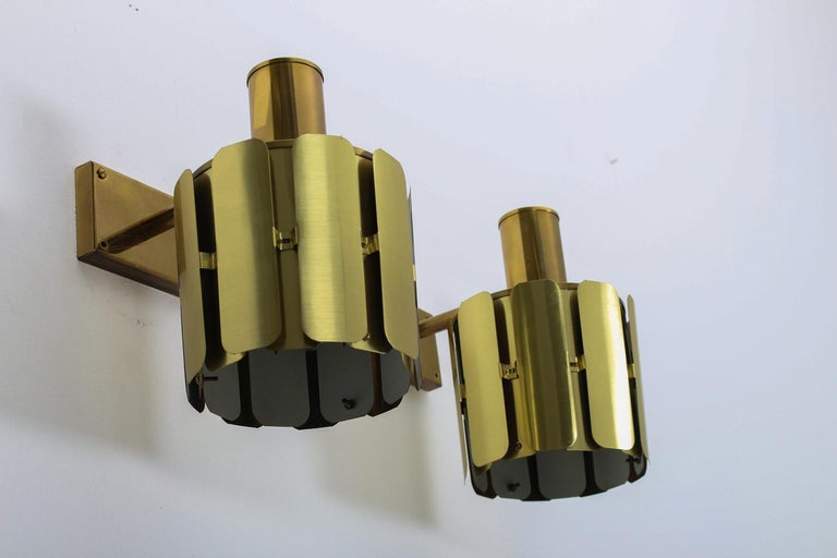 A pair of rare wall lamps by Swedish manufacturer Tyringe Konsthantverk.
The lamps are made of brass with a shade constructed by lamellae on different levels.
Fits an E-27 socket.
Condition: Very good condition with some light scratches. Signs of