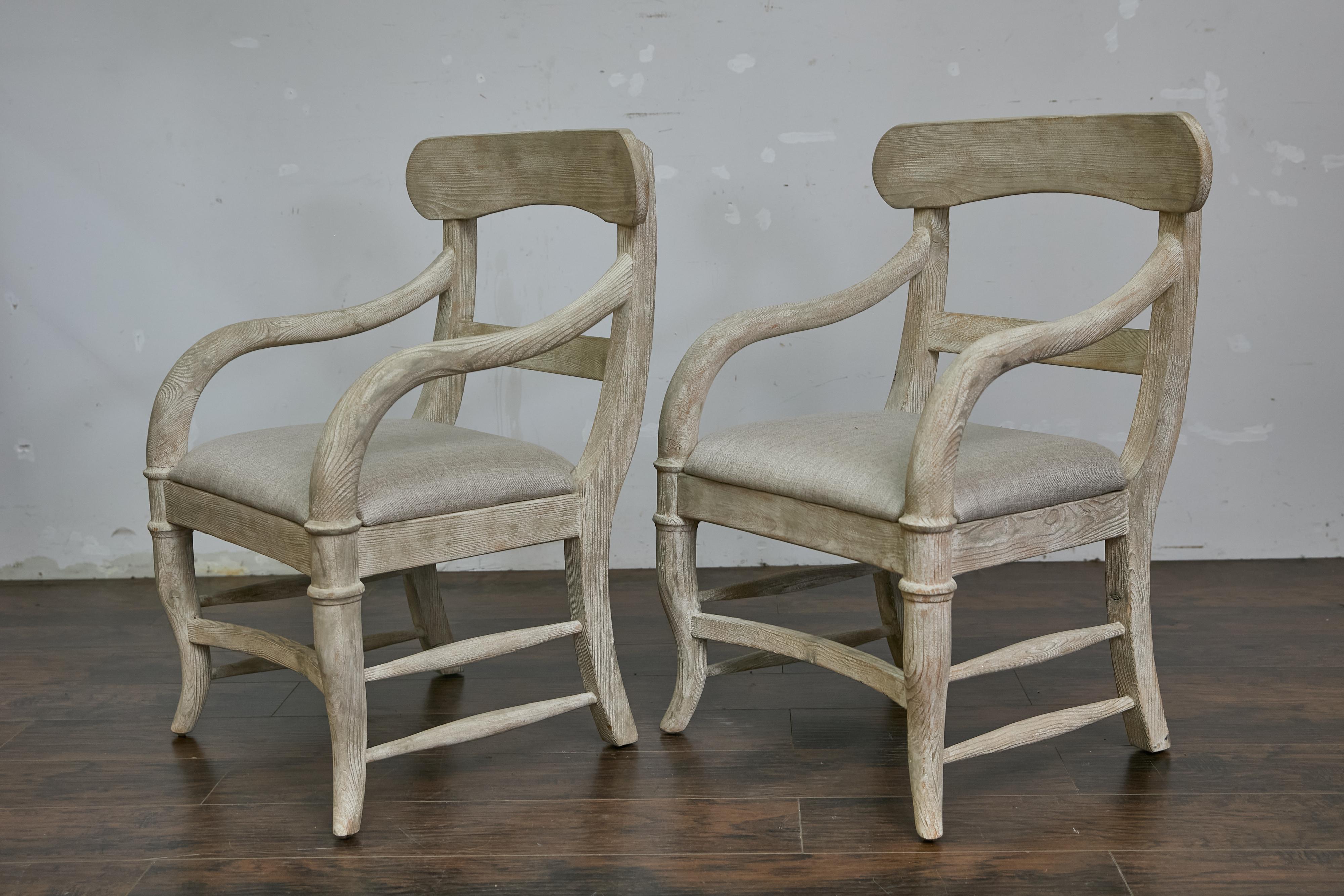 Scandinavo moderno Coppia di poltrone svedesi di metà secolo con imbottitura bianca, The Modern Scandinavian Modern in vendita