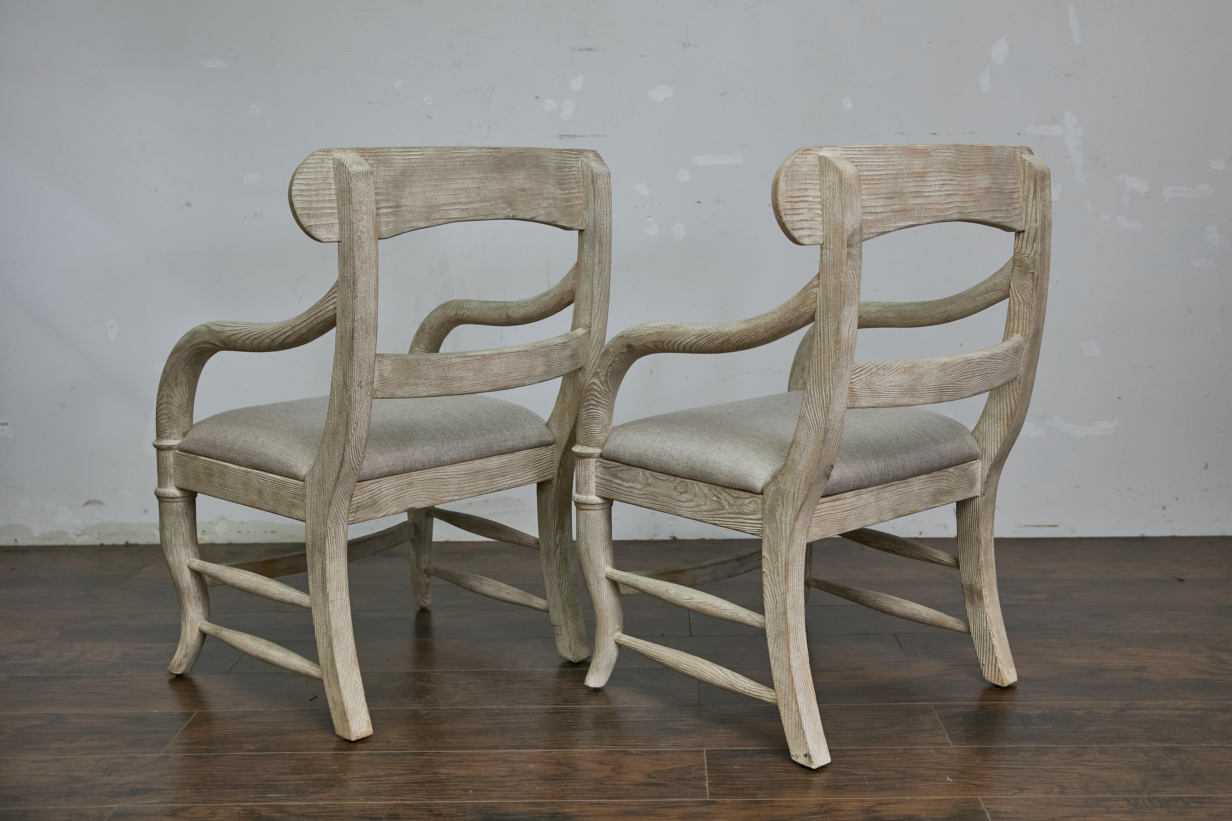 Dipinto Coppia di poltrone svedesi di metà secolo con imbottitura bianca, The Modern Scandinavian Modern in vendita