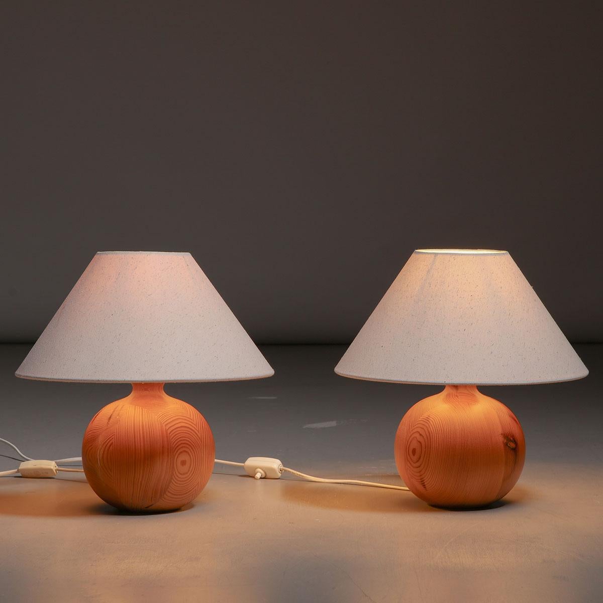 Scandinavian Modern Pair of Swedish Minimalist Table Lamps in Pine, 1960s For Sale