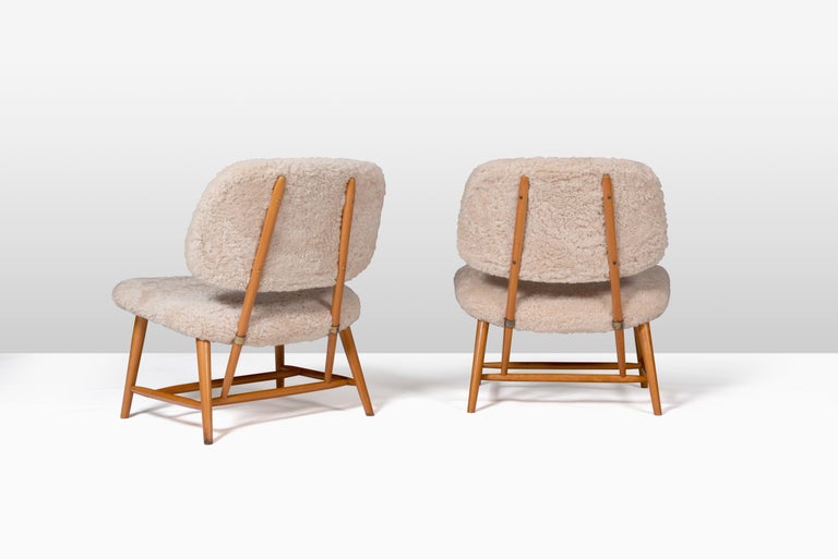This pair of lounge chairs was designed in 1953 by Swedish furniture designer Alf Svensson. Manufactured by Studio Ljungs Industrier AB Malmö during the 1950s. The model is called 