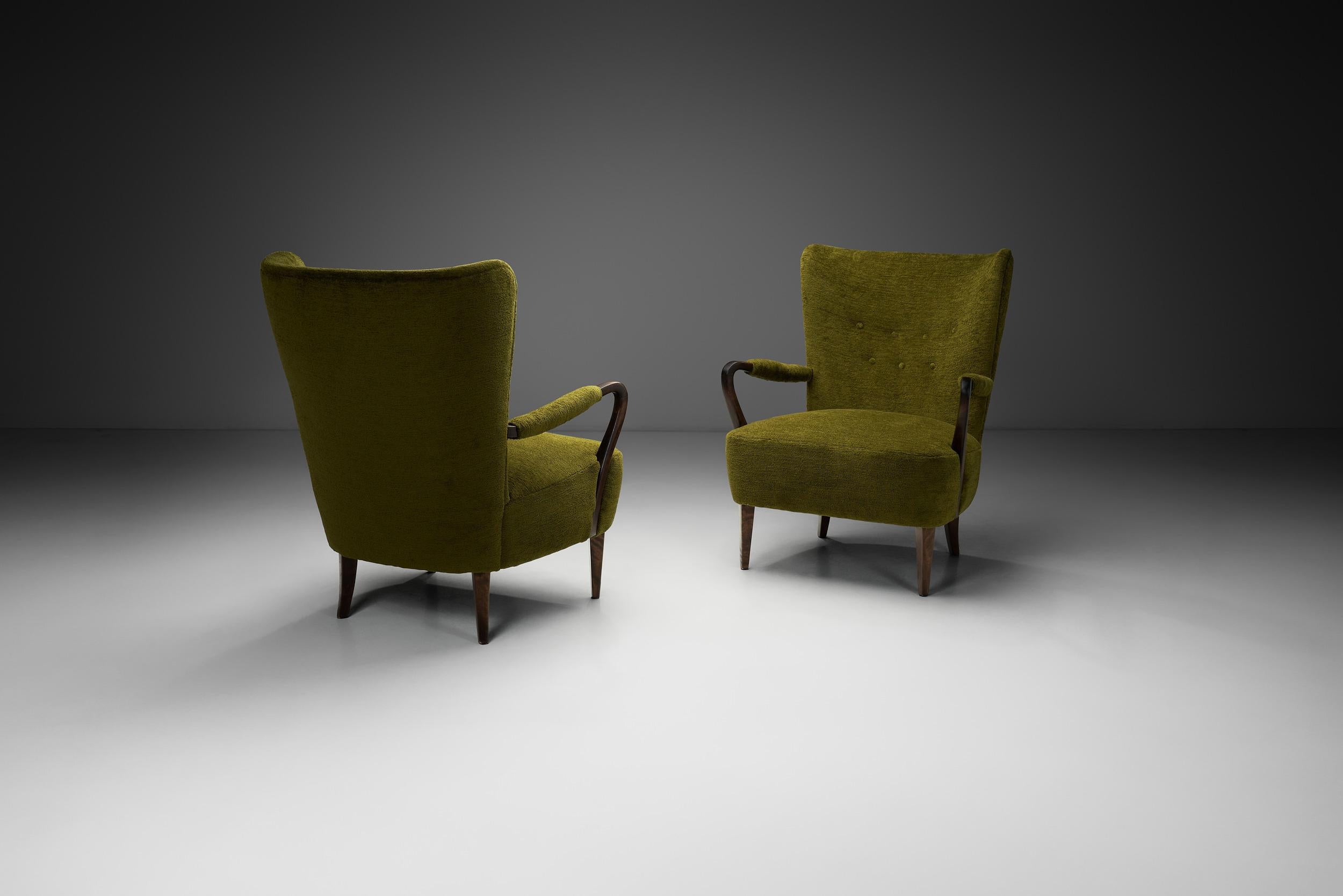 Svedese Coppia di poltrone moderne svedesi con tappezzeria verde, Svezia, 1940 ca. in vendita
