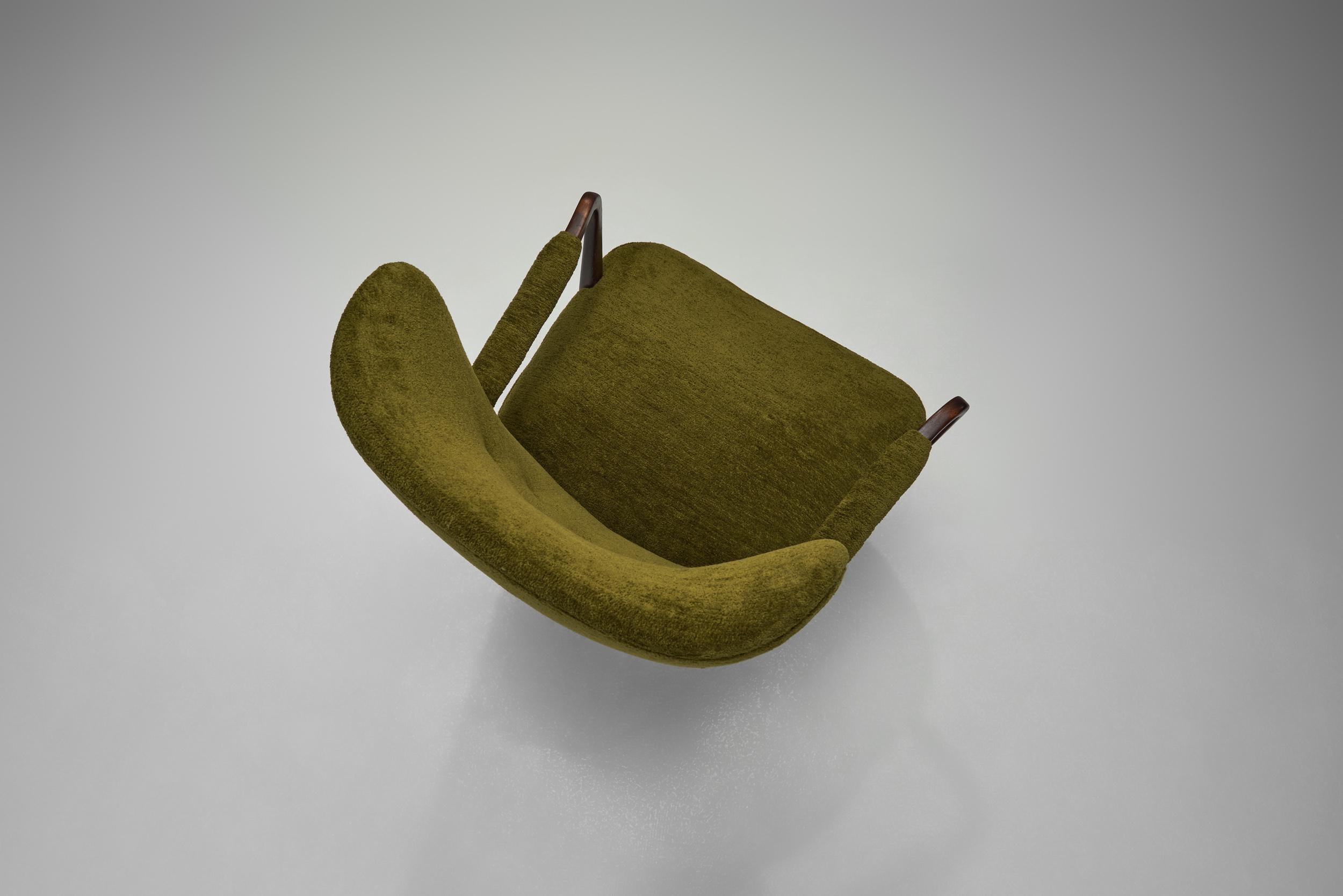 Coppia di poltrone moderne svedesi con tappezzeria verde, Svezia, 1940 ca. in vendita 1
