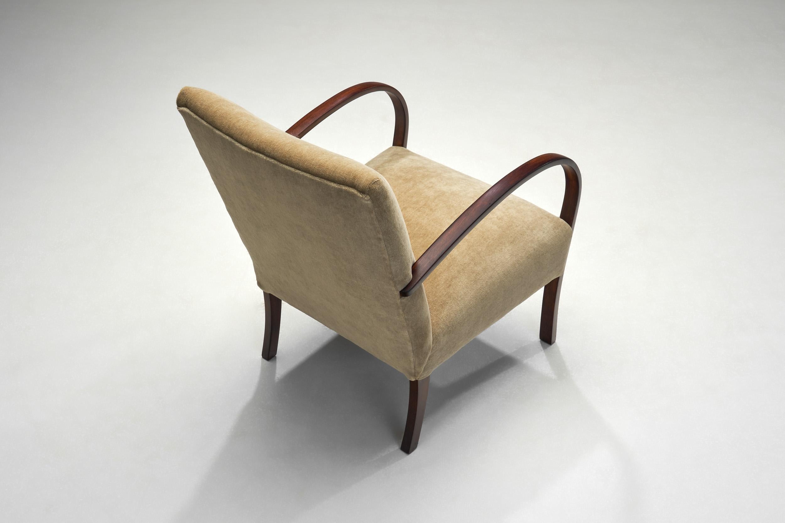 Metà XX secolo Coppia di poltrone moderne svedesi in beeche, Svezia, circa anni '40 in vendita
