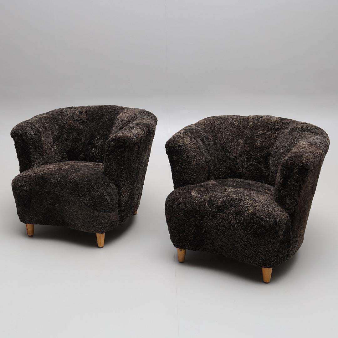 Great pair of Swedish modern midcentury curved armchairs fully restored and newly upholstered in a dark brown espresso colored sheepskin. 

Dimensions: H: 84 cm W: 84 cm D: 90 cm SH: 40-41 cm .