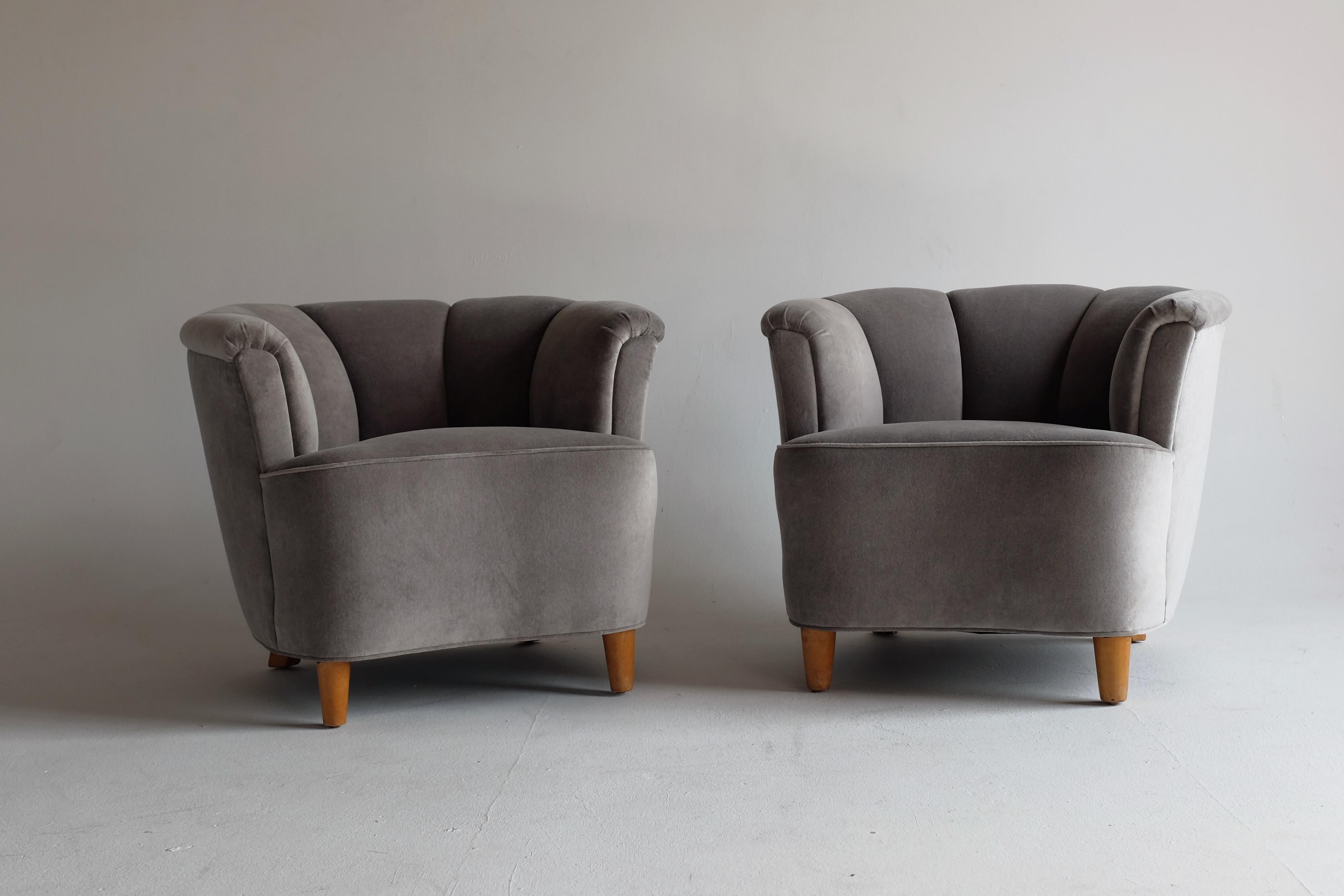 Gorgeous pair of Swedish Modern Lounge chairs in the style of Otto Schulz. Round and plum shape that echos the Swedish Modern design era in the 1930/40's. New upholstery in grey velvet. 

Country: Sweden

Year: 1930/40's

Material: Wood and
