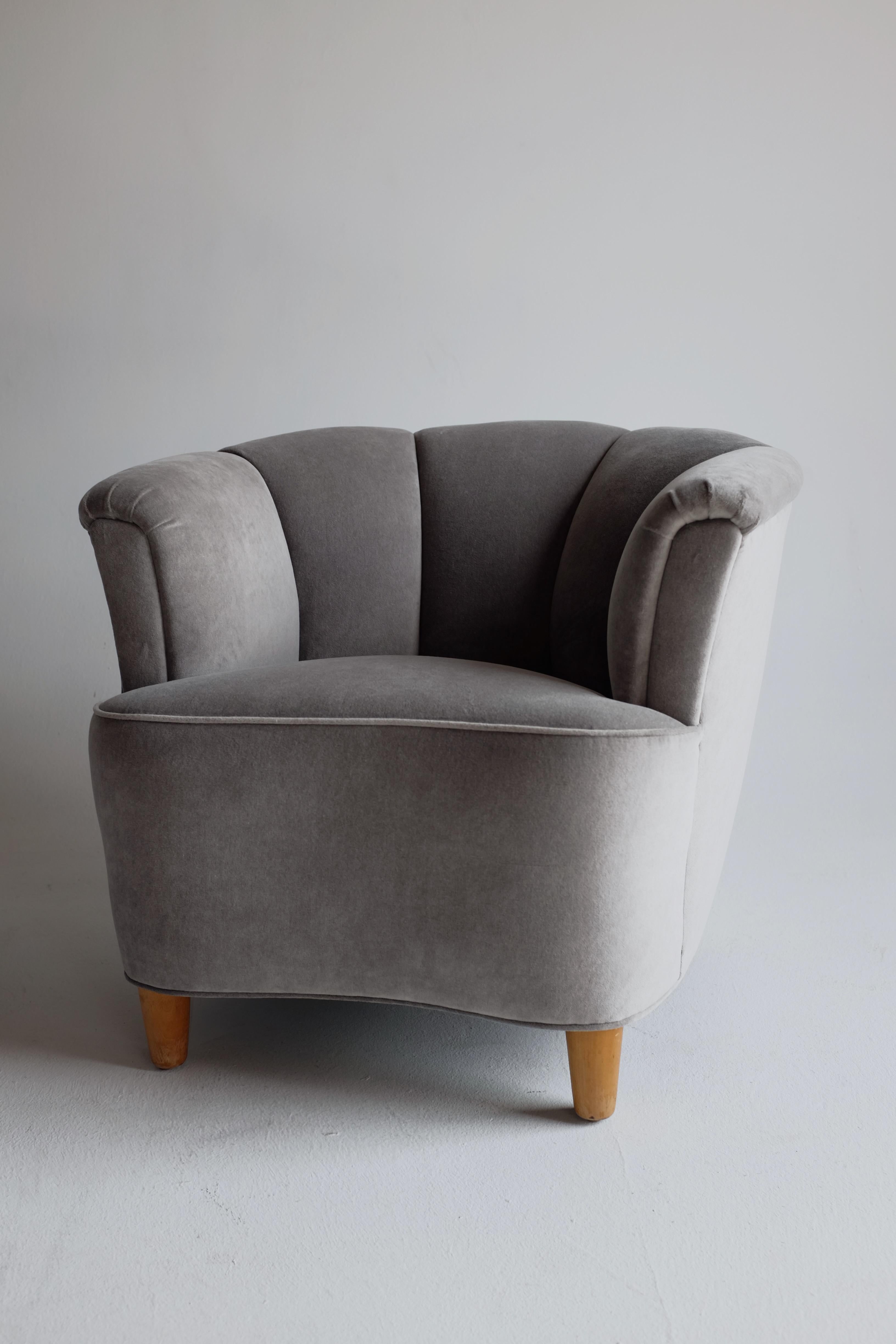 Scandinavian Modern Pair of Swedish Modern Lounge Chairs For Sale
