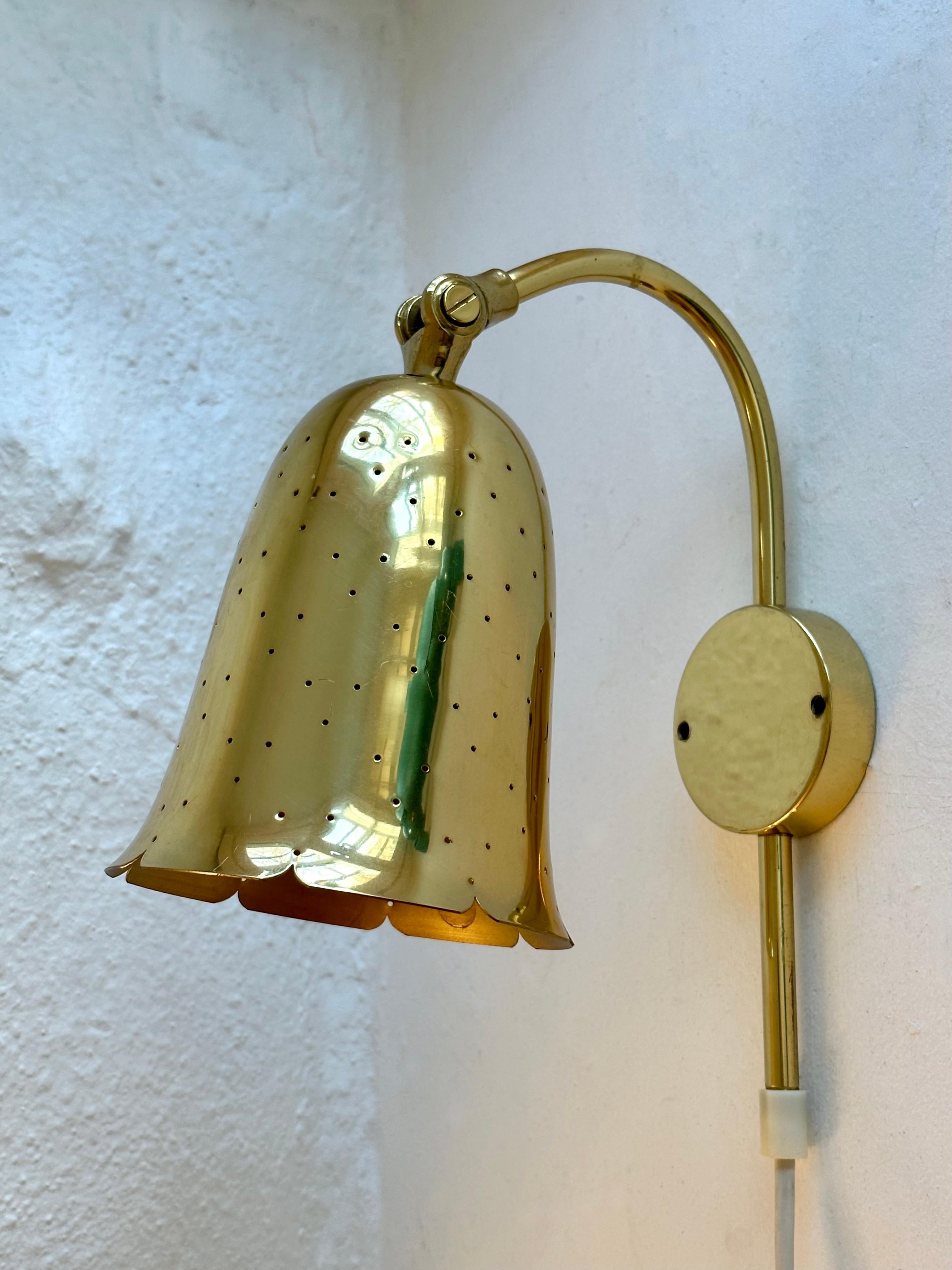 Pair of Swedish Modern Perforated Brass Wall Lights, Boréns, Sweden, 1950s In Good Condition In Bromma, Stockholms län