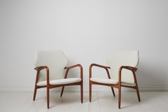 Coppia di poltrone svedesi moderne imbottite bianche