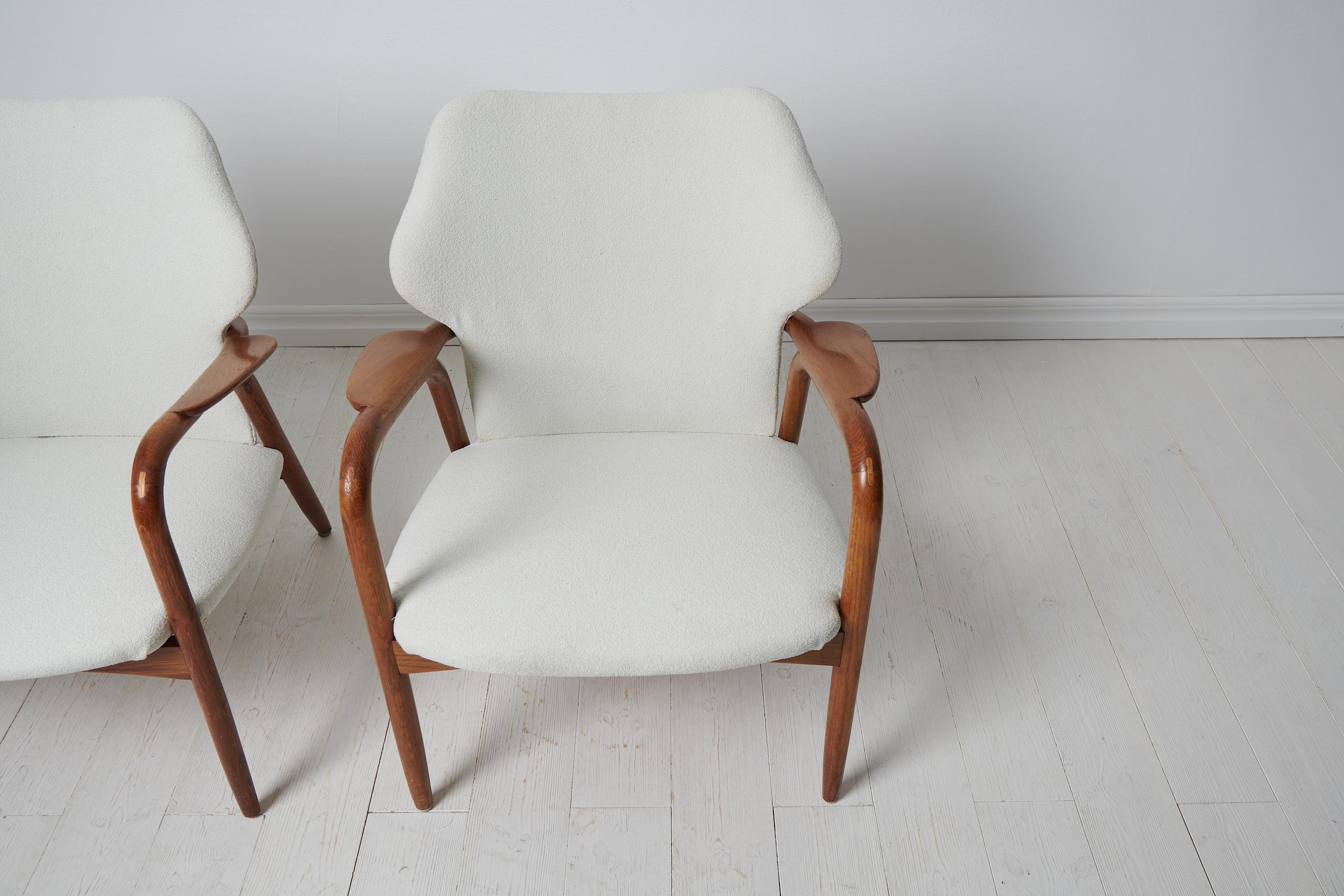 20th Century Pair of Swedish Modern Upholstered White Armchairs For Sale