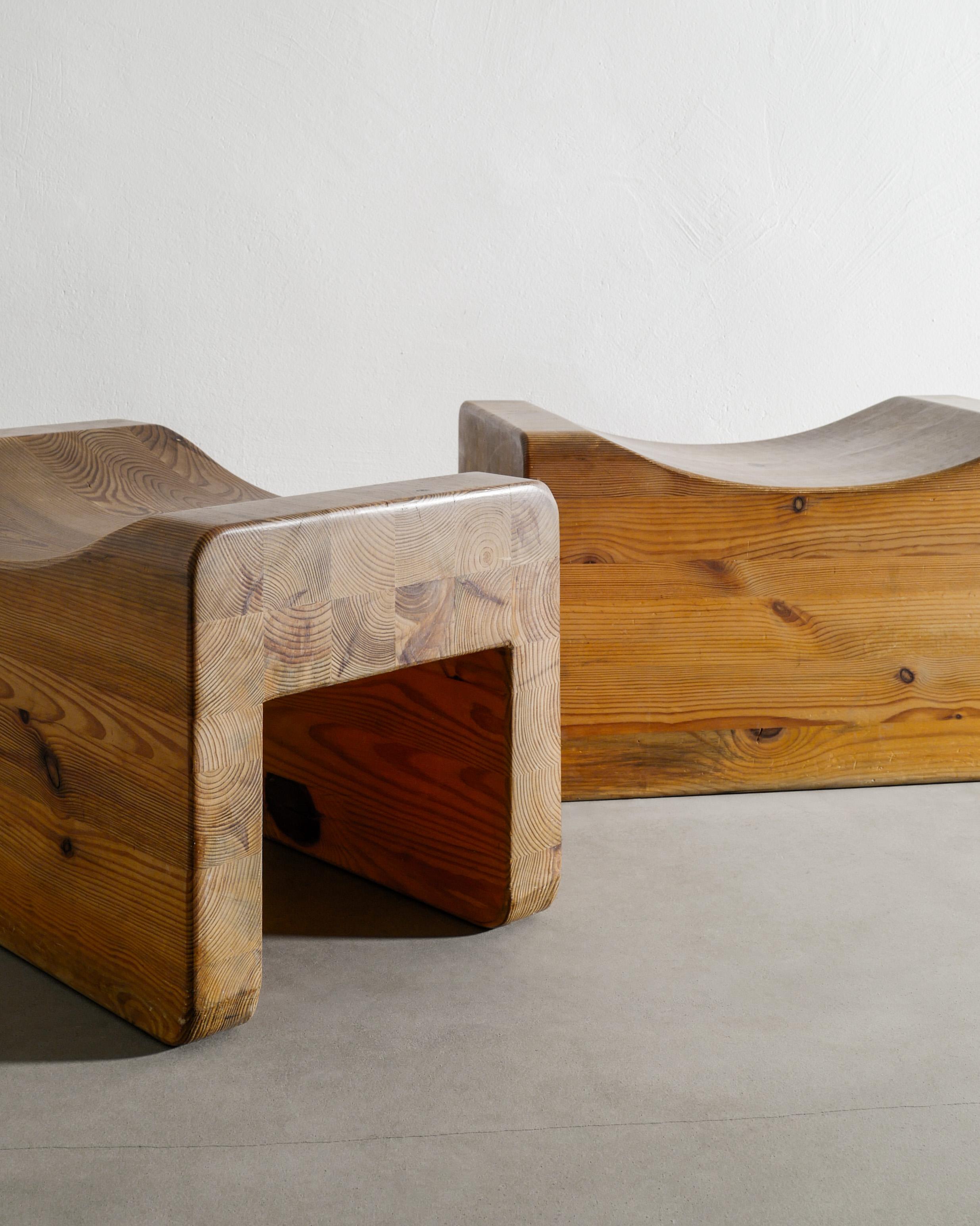 Pino Coppia di sgabelli moderni svedesi in legno di pino 