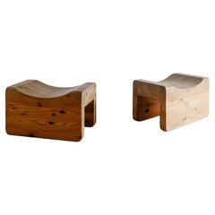 Coppia di sgabelli moderni svedesi in legno di pino "Palle" di K.K. Pettersson & Söner