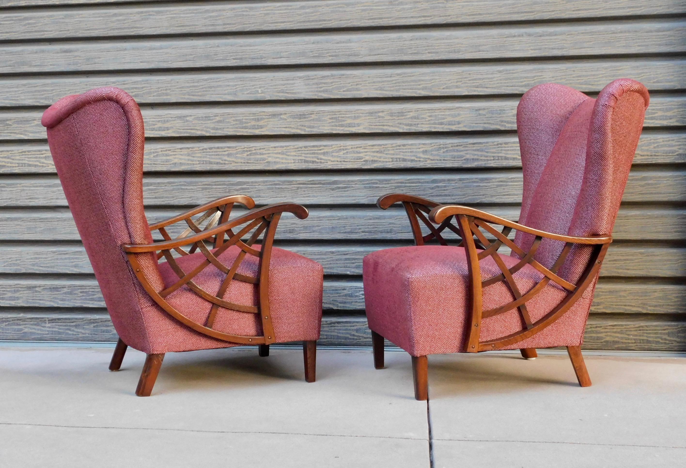Mid-Century Modern Pair of Swedish Modernist Winged Back Spider Web Armchairs, circa 1940 For Sale