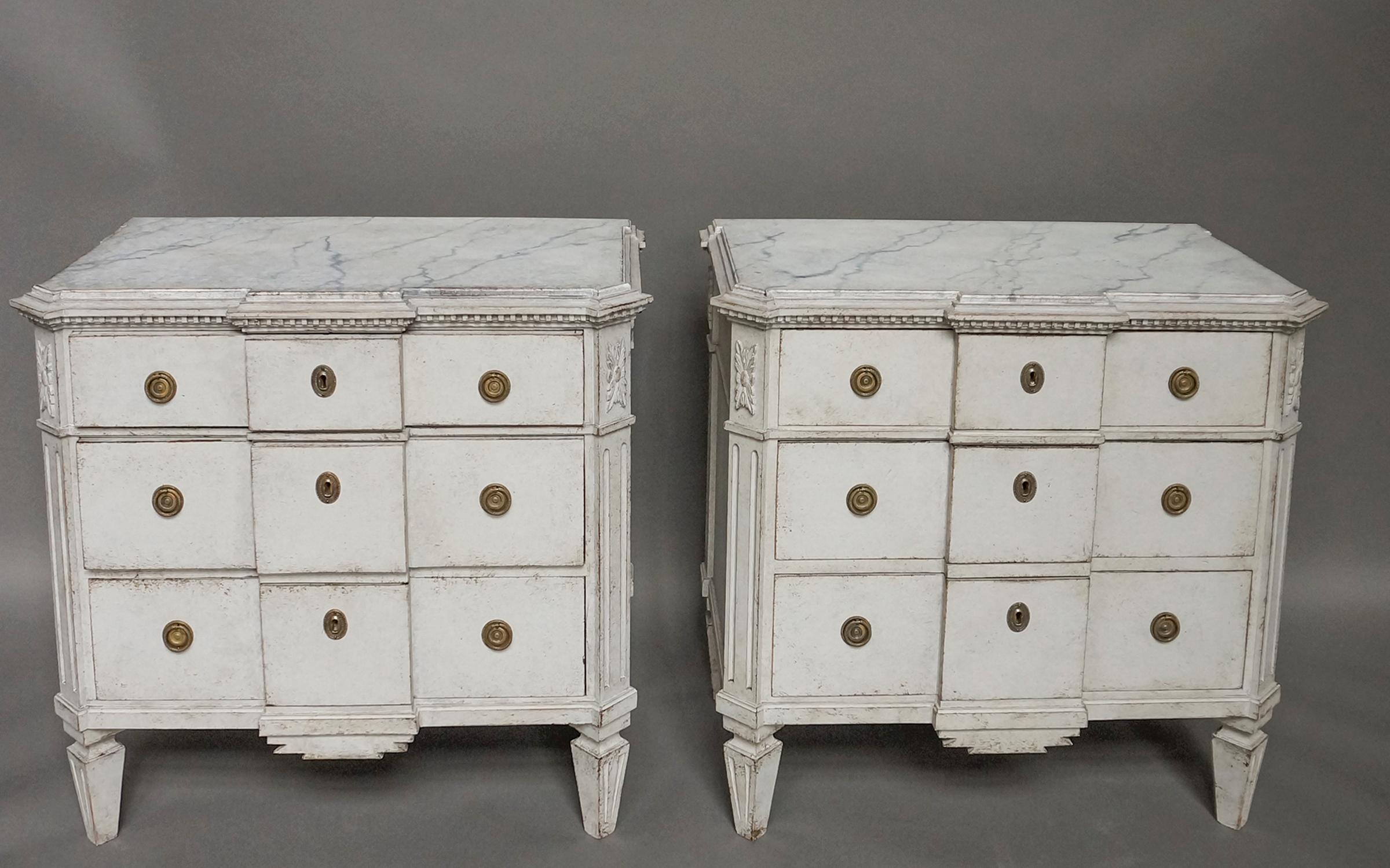 Hand-Carved Pair of Swedish Neoclassical Breakfront Commodes
