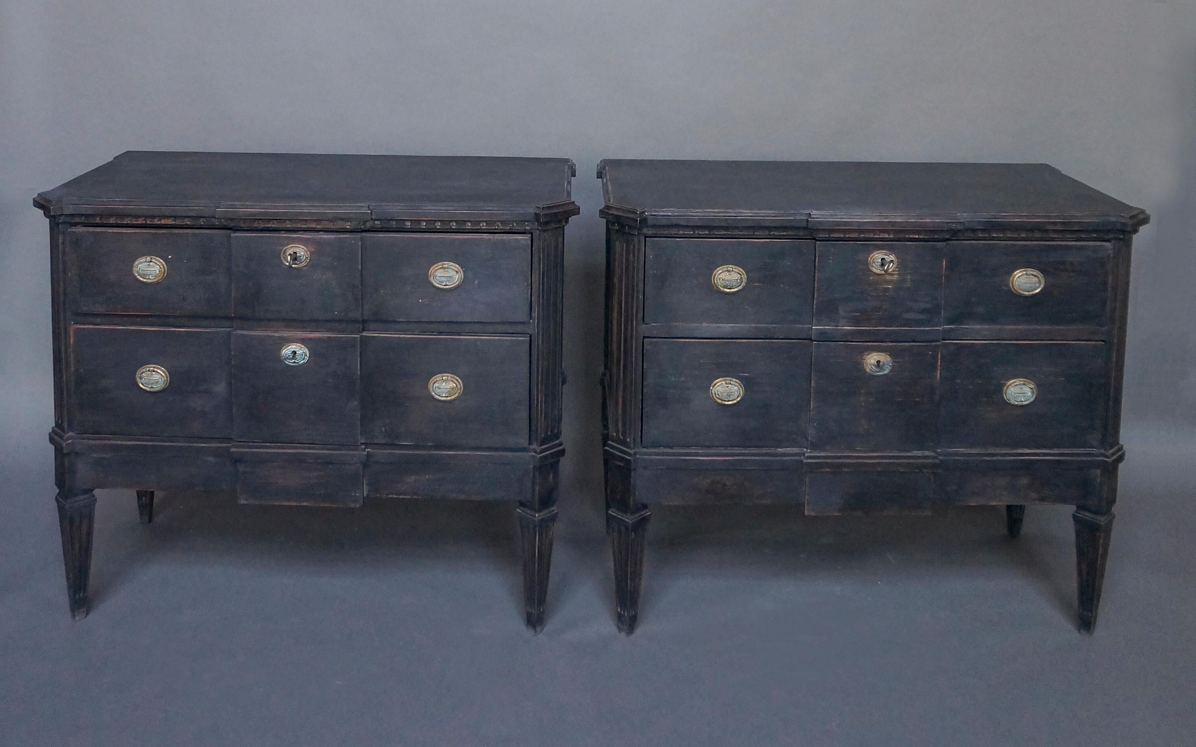 Pair of Swedish Neoclassical Commodes (Neoklassisch)