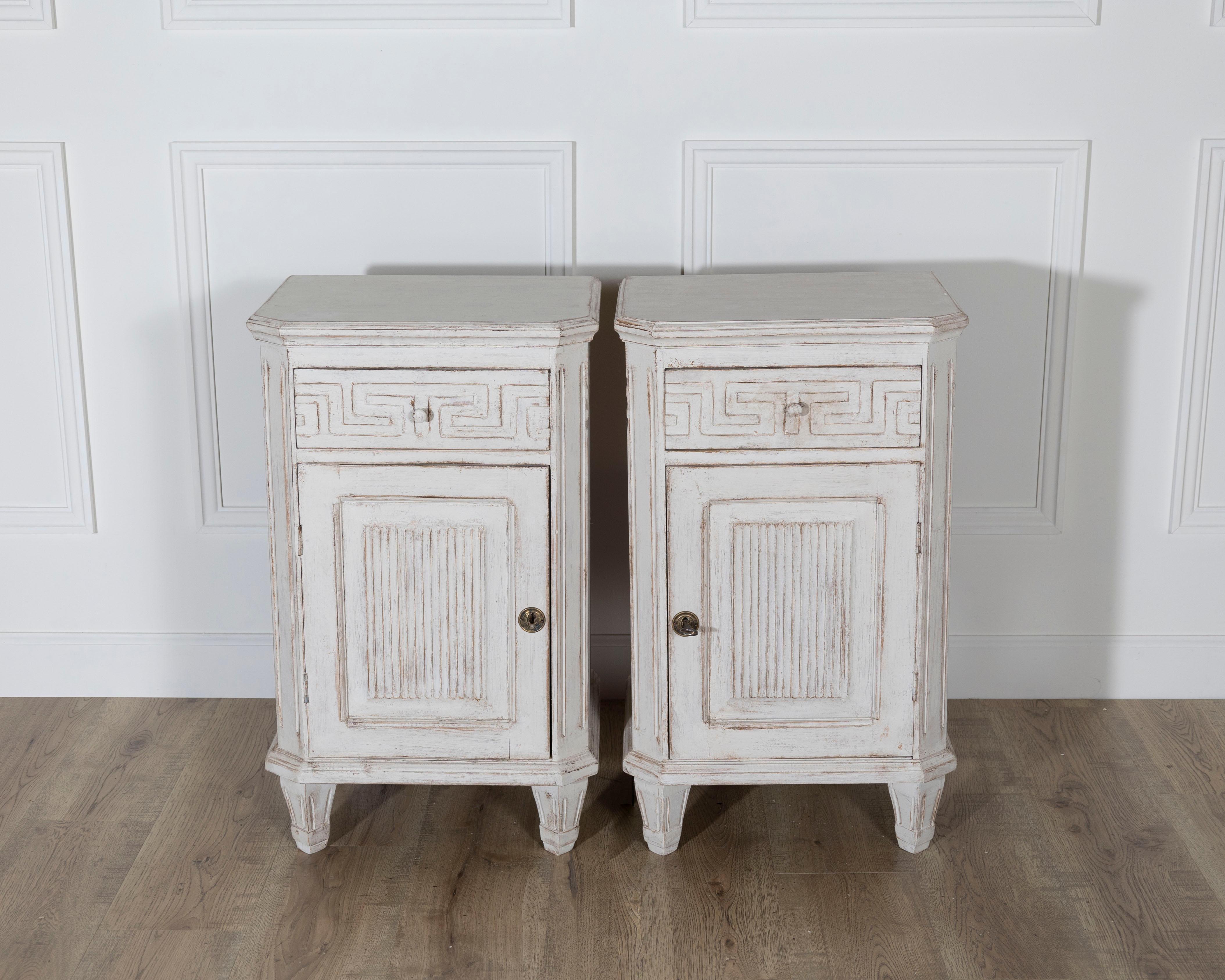 Paire de tables de nuit peintes de style néoclassique suédois, vers 1880 en vente 6