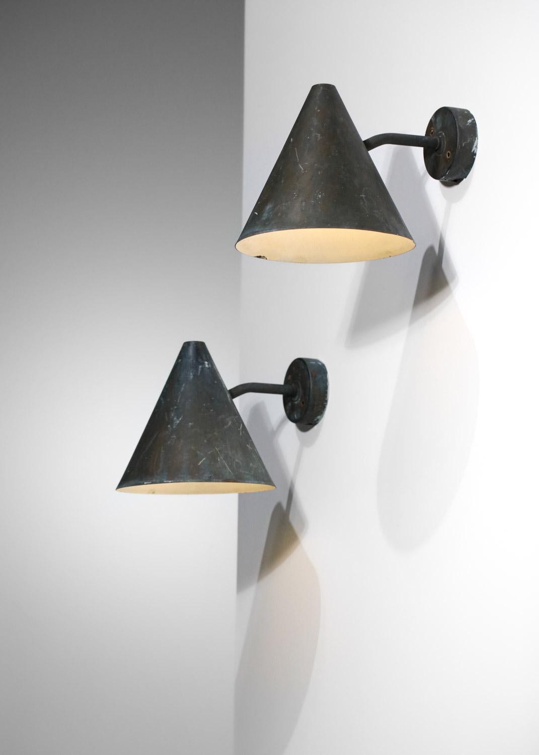 Pair of Swedish Outdoor Wall Lamps Hans Agne Jakobsson in Patinated Copper In Fair Condition For Sale In Lyon, FR