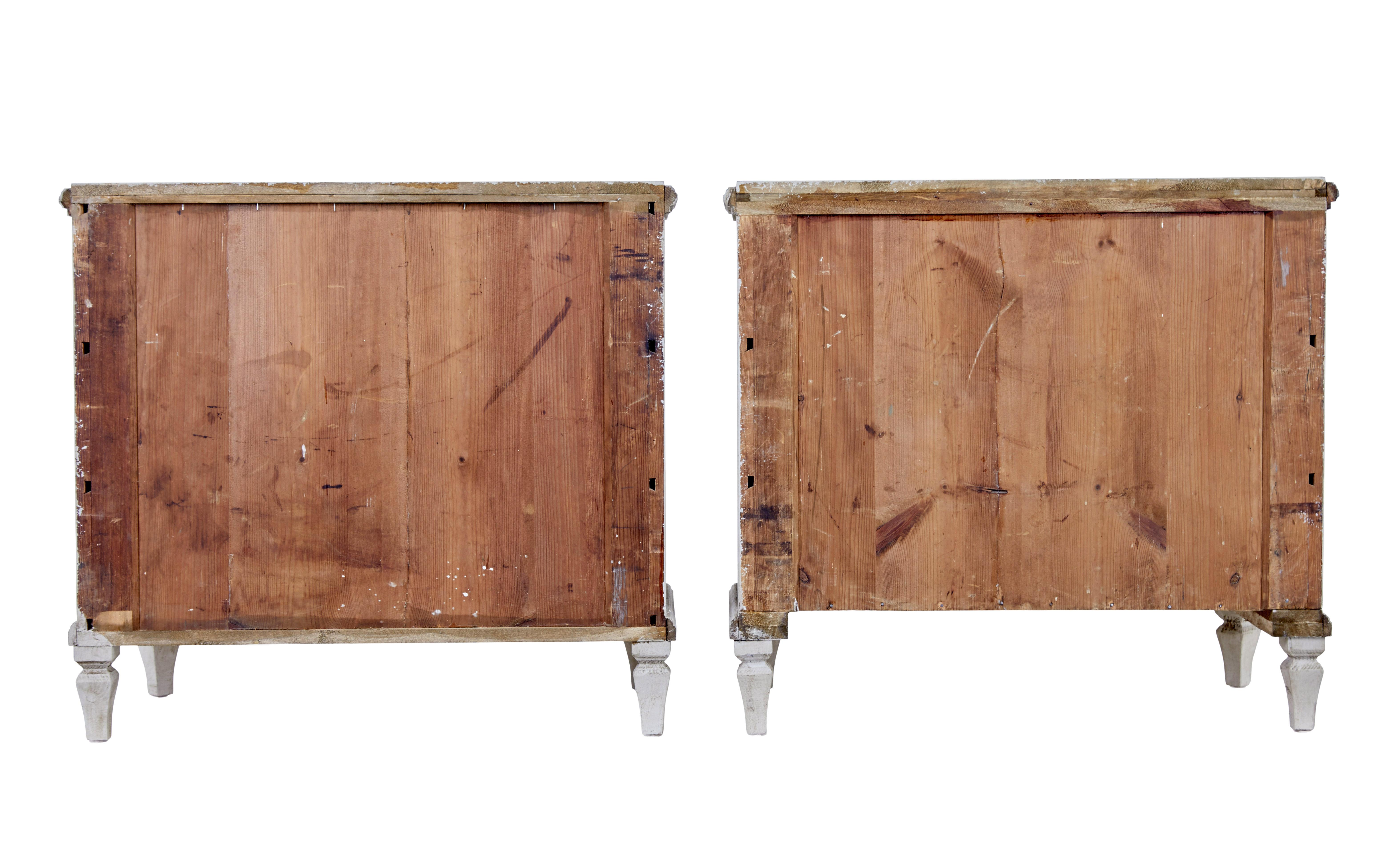 Gustavian Pair of Swedish painted 19th century commodes For Sale