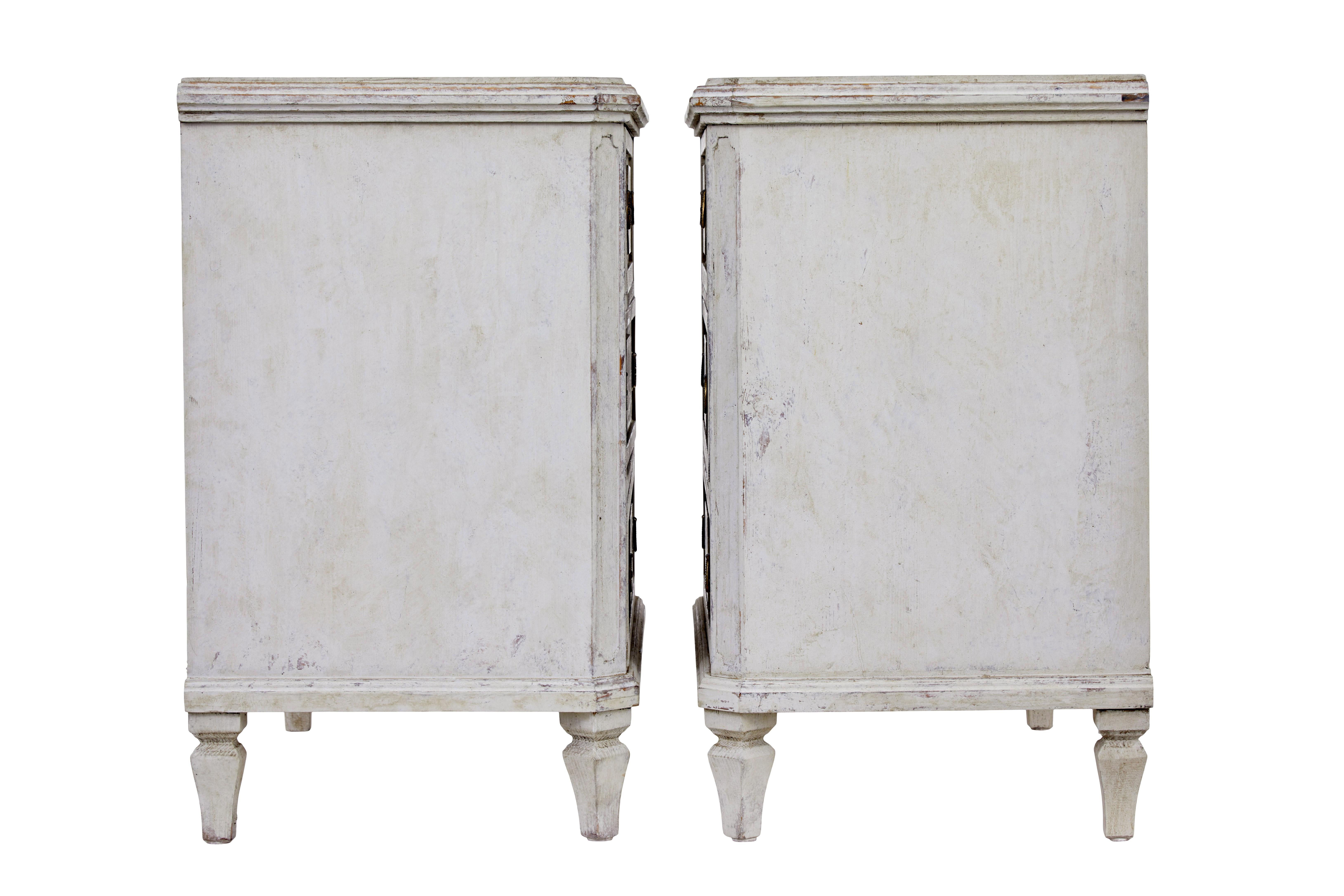 Hand-Crafted Pair of Swedish painted 19th century commodes For Sale