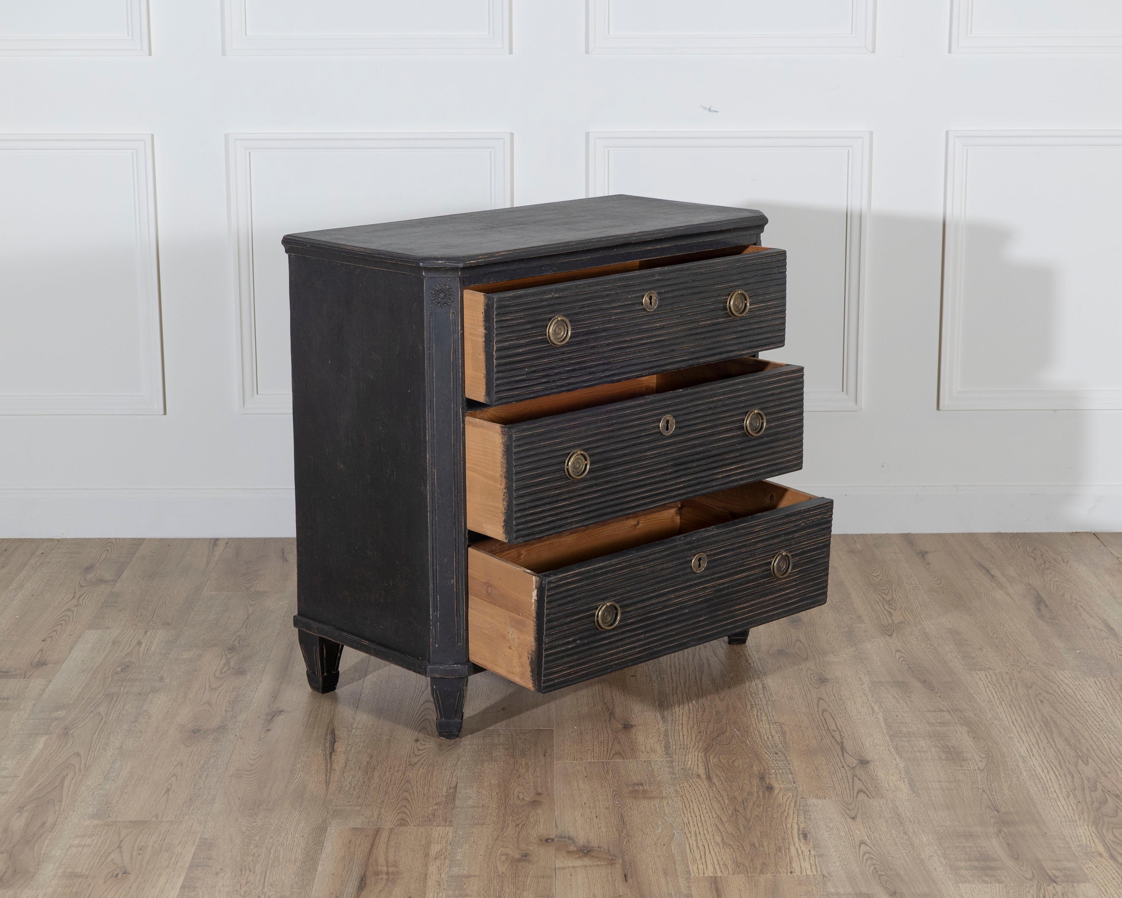 Pair of Swedish Painted Chests of Drawers, Circa 1880 For Sale 3