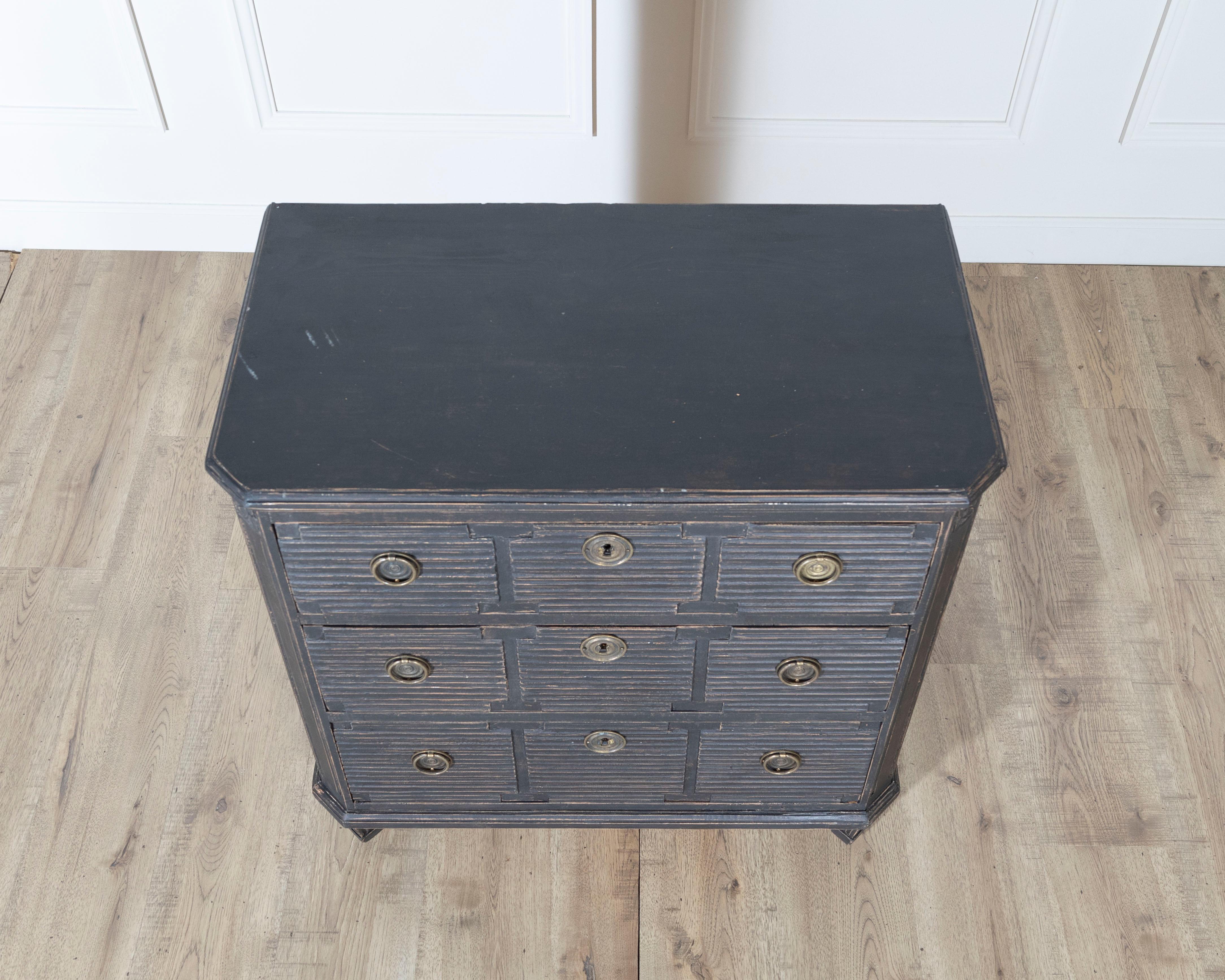 Pair of Swedish Painted Chests with Fluted Drawers and Brass Hardware For Sale 5