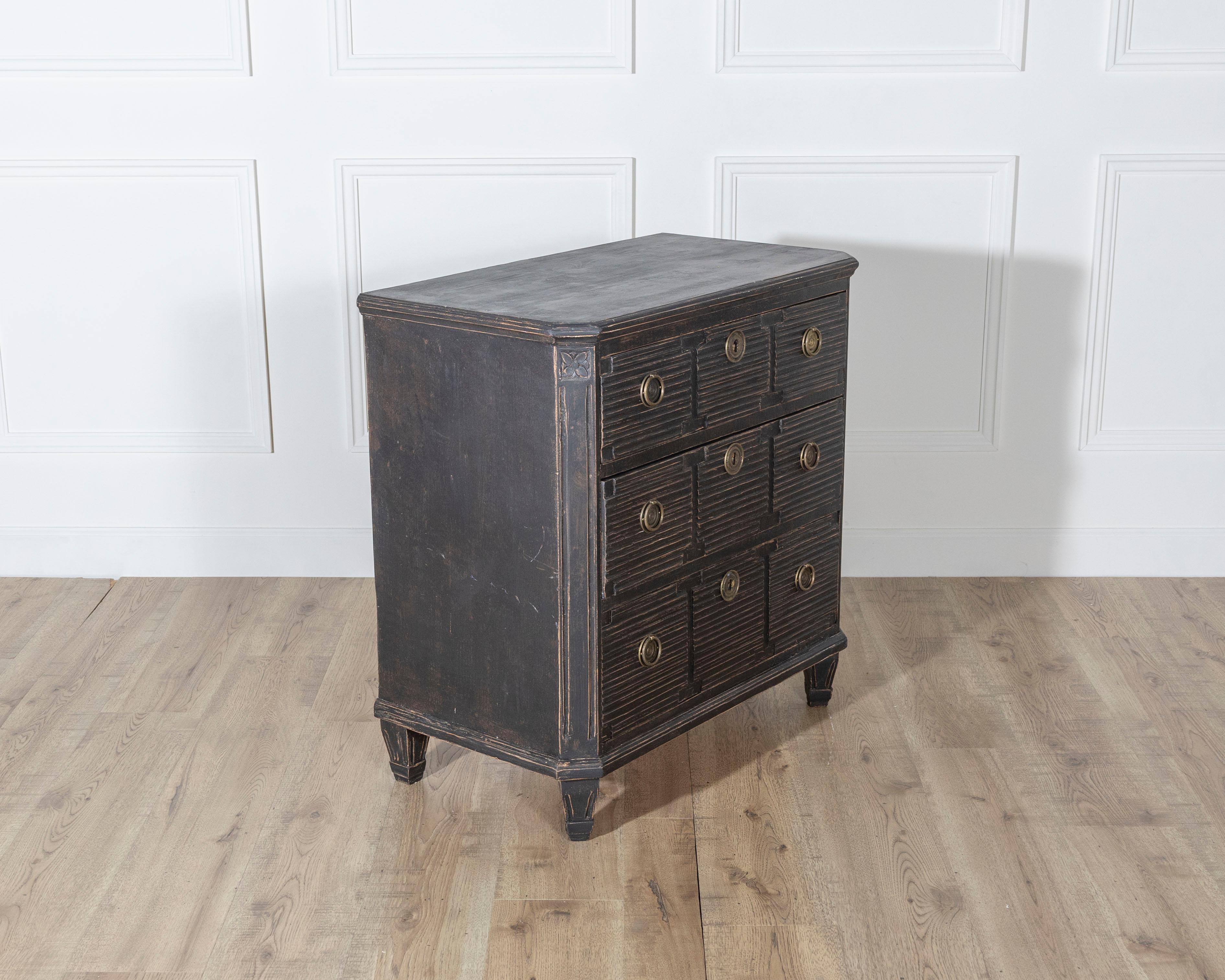 19th Century Pair of Swedish Painted Chests with Fluted Drawers and Brass Hardware For Sale