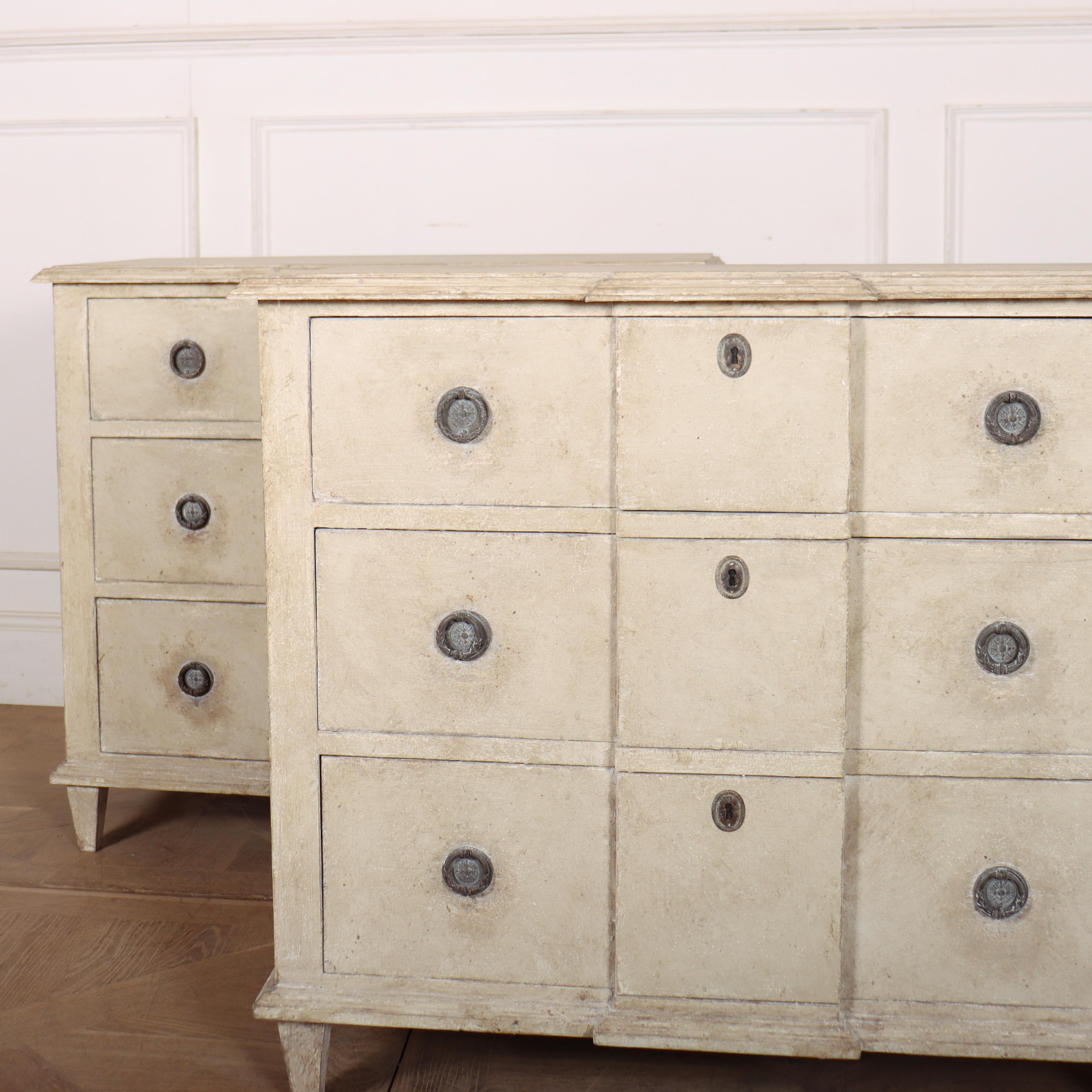 Gustavian Pair of Swedish Painted Commodes For Sale