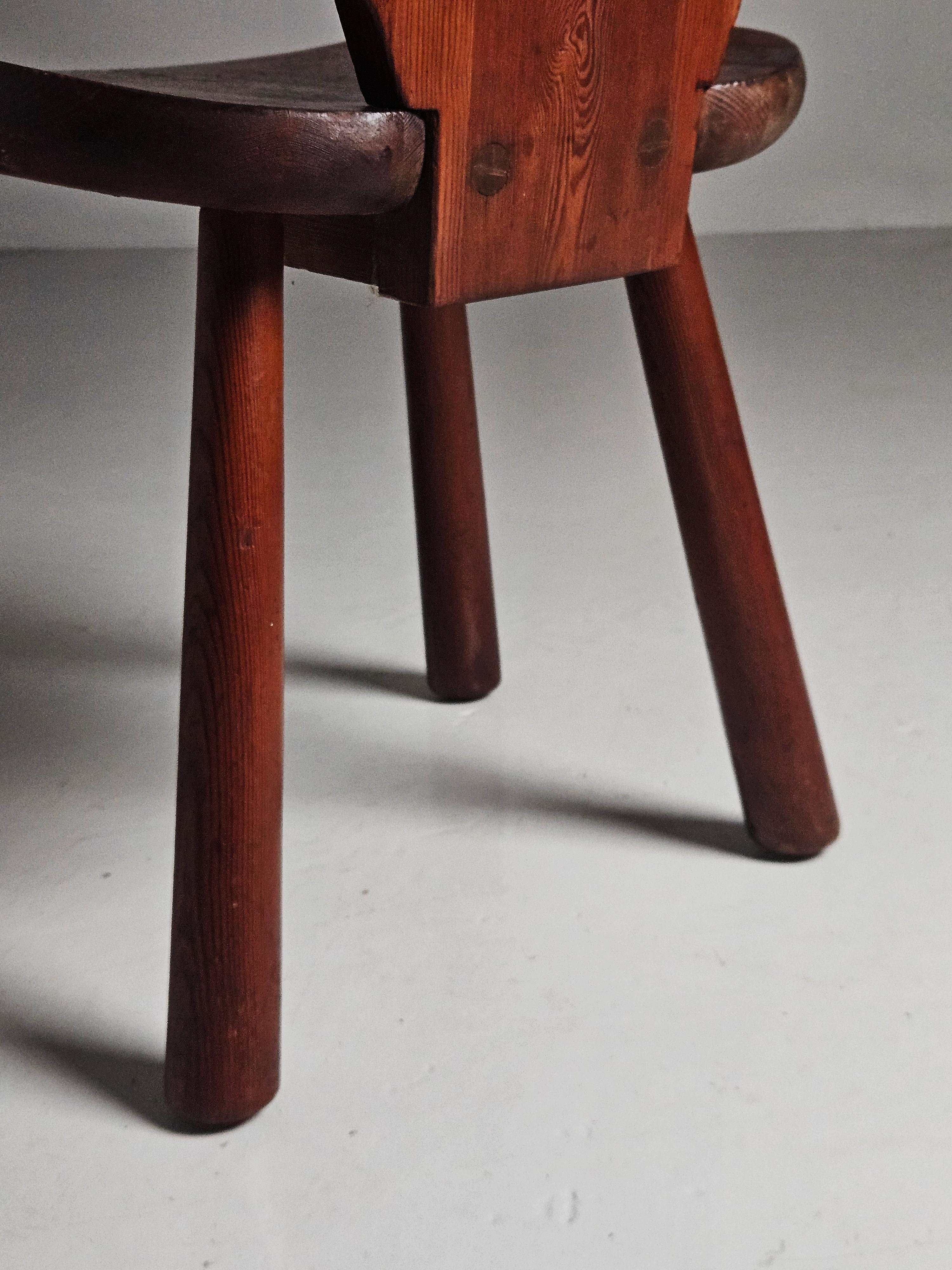 Pair of Swedish pine chairs by Bo Fjaestad for Arvika Konsthantverk, 1930s 6