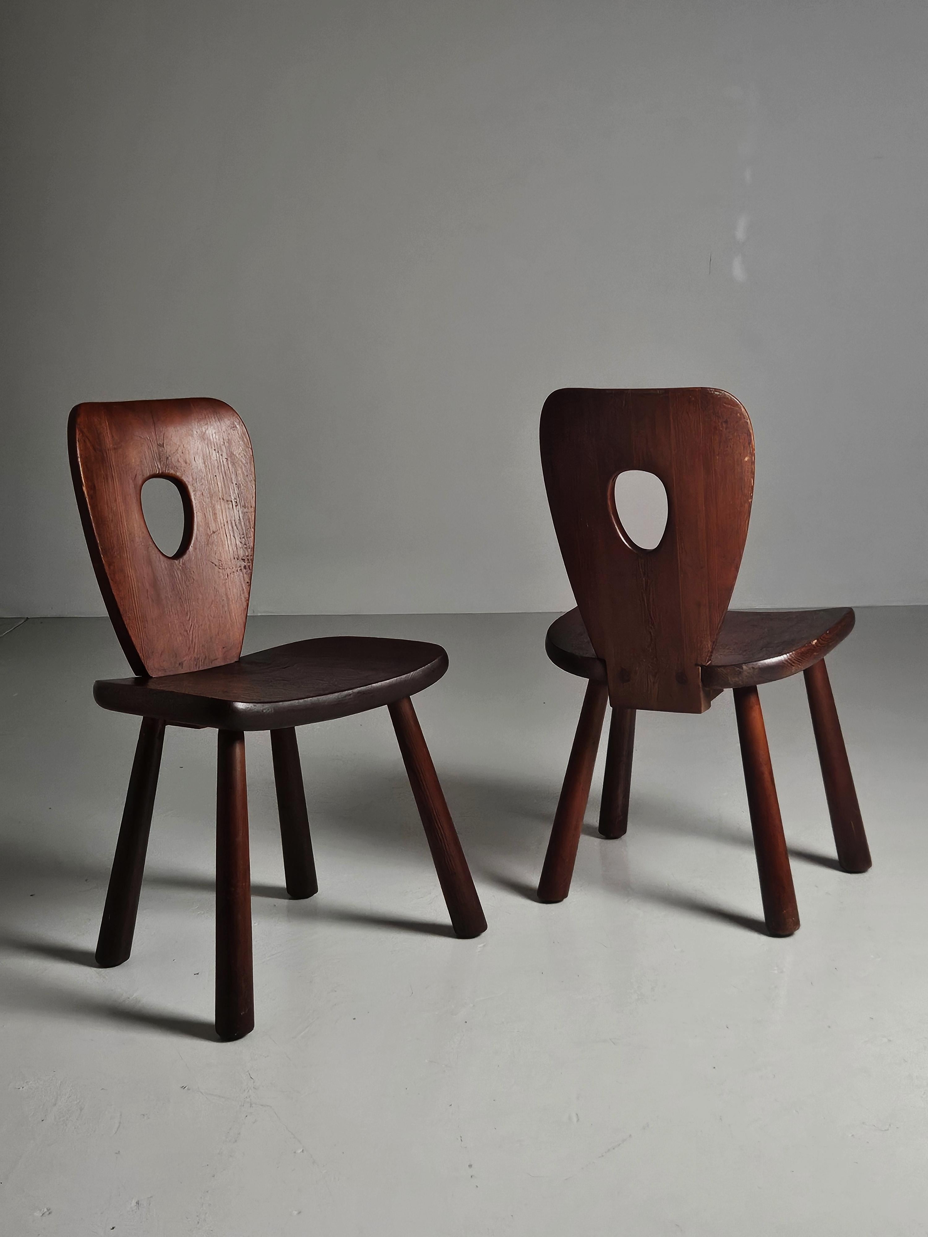 Pair of Swedish pine chairs by Bo Fjaestad for Arvika Konsthantverk, 1930s In Good Condition In Eskilstuna, SE