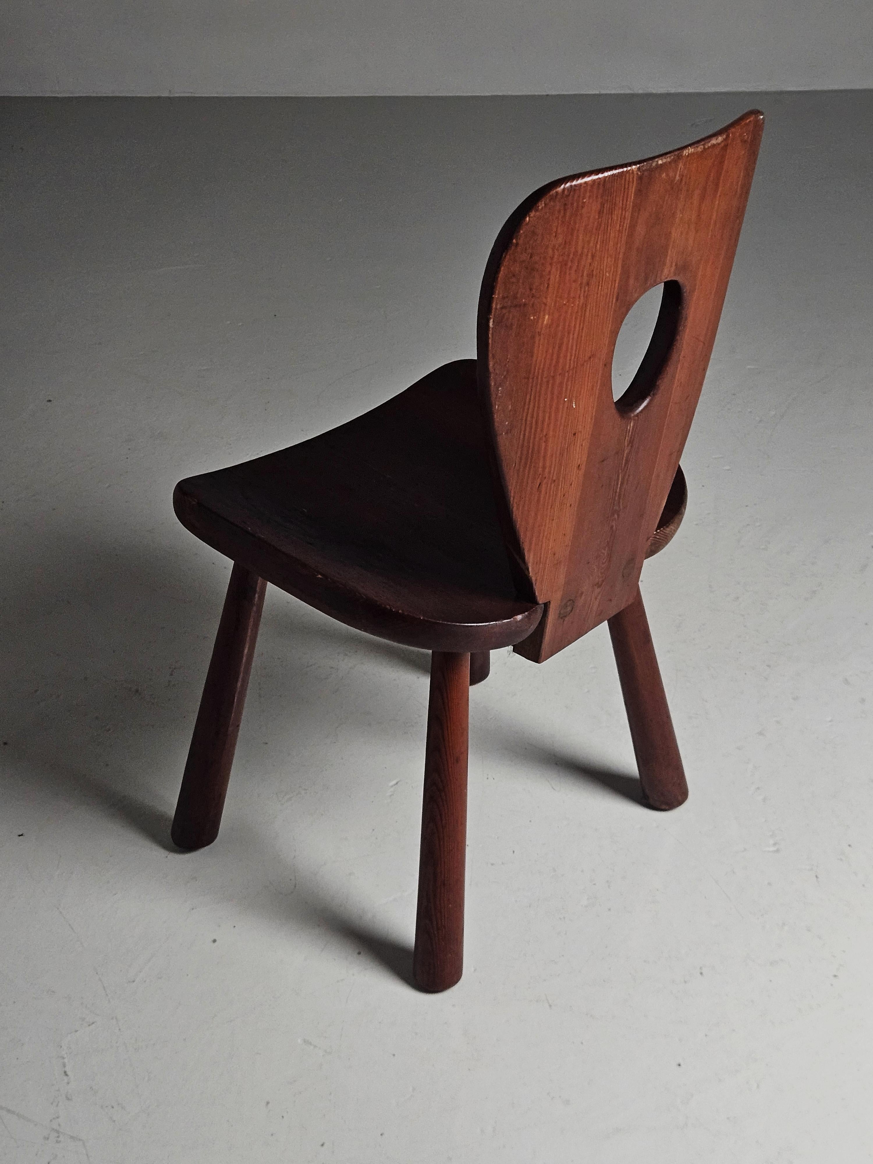 Pair of Swedish pine chairs by Bo Fjaestad for Arvika Konsthantverk, 1930s 1