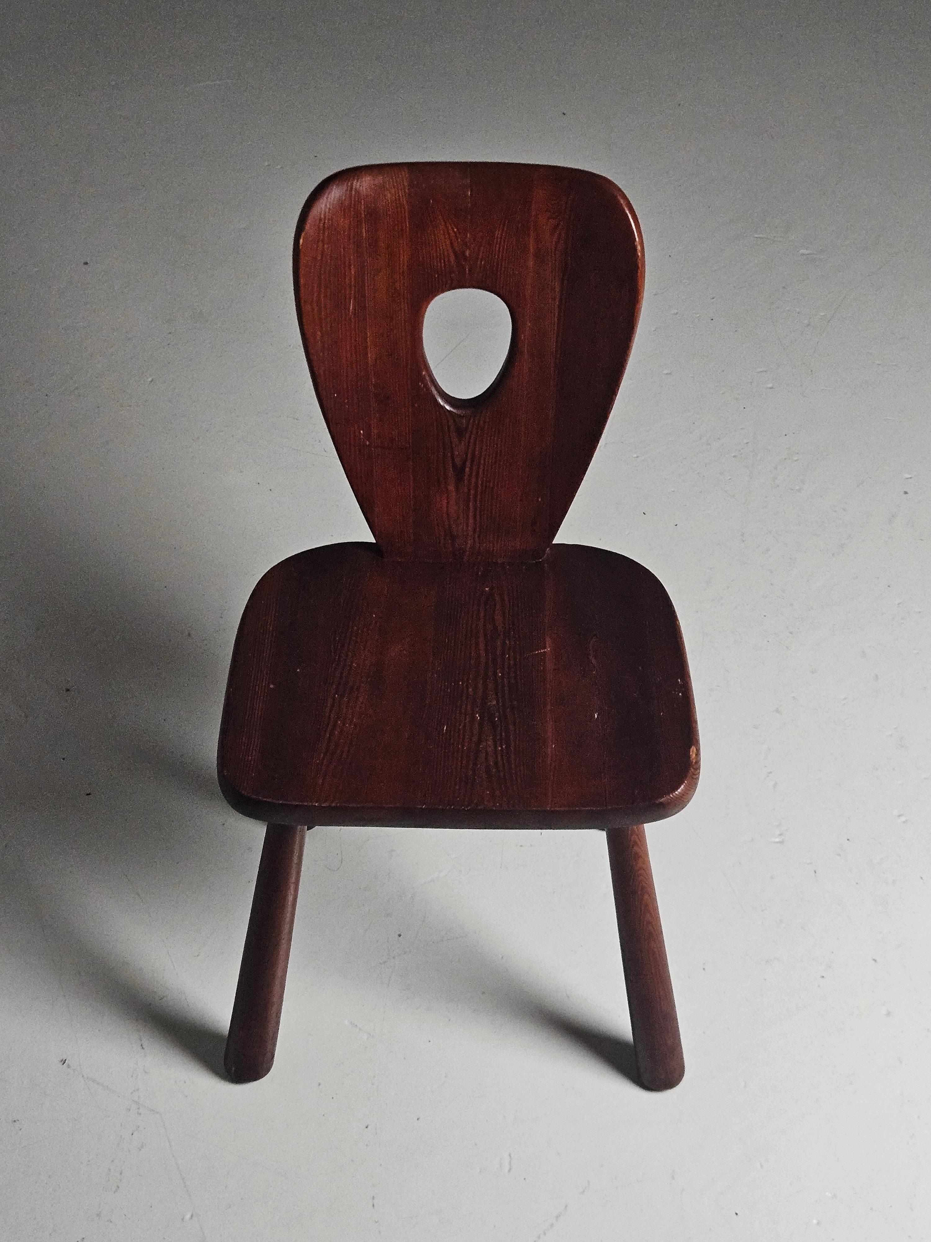 Pair of Swedish pine chairs by Bo Fjaestad for Arvika Konsthantverk, 1930s 3