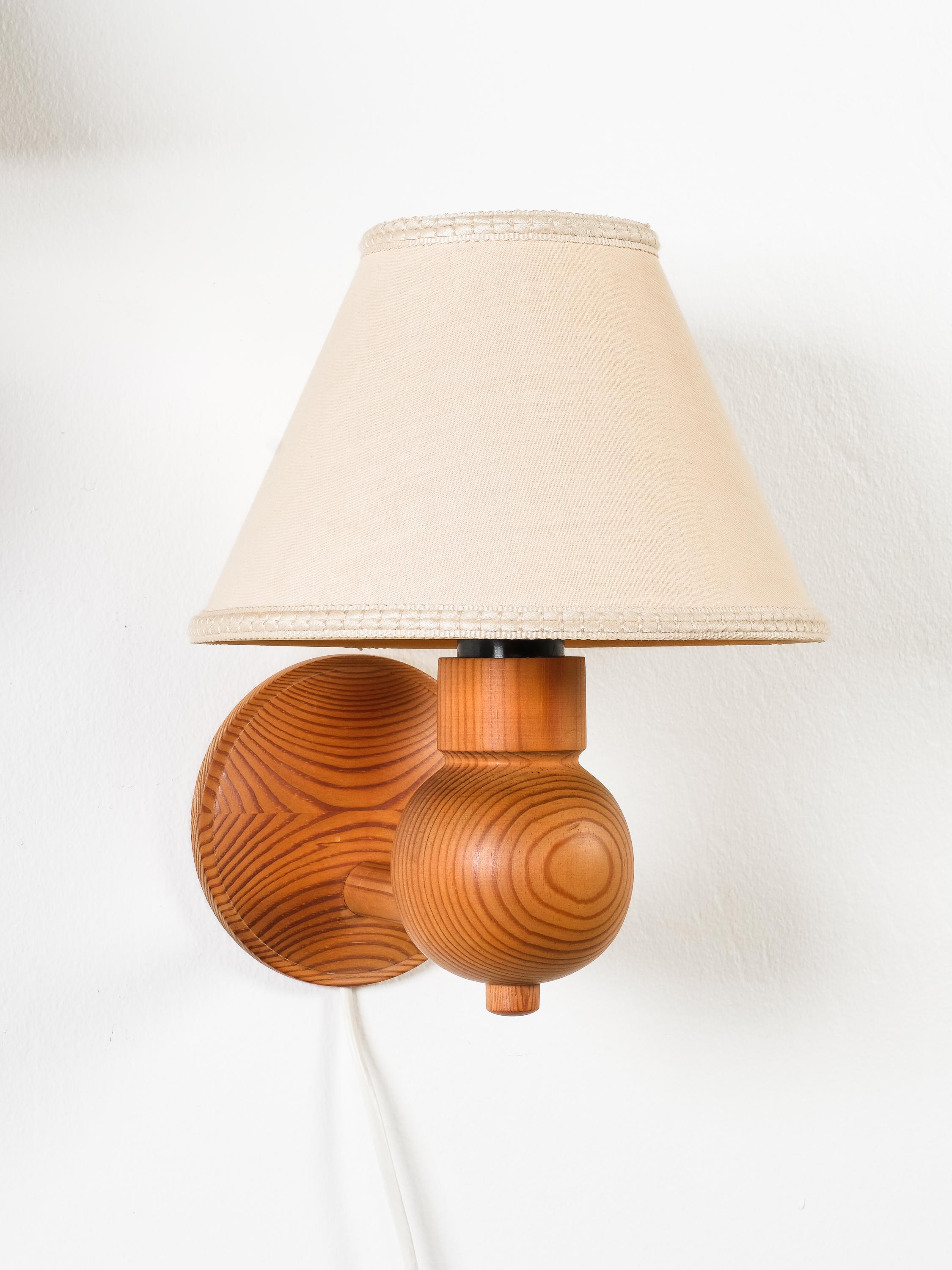 Scandinavian Modern Pair of Swedish Pine Wood Wall Lamps by Aneta, Sweden, 1970s For Sale
