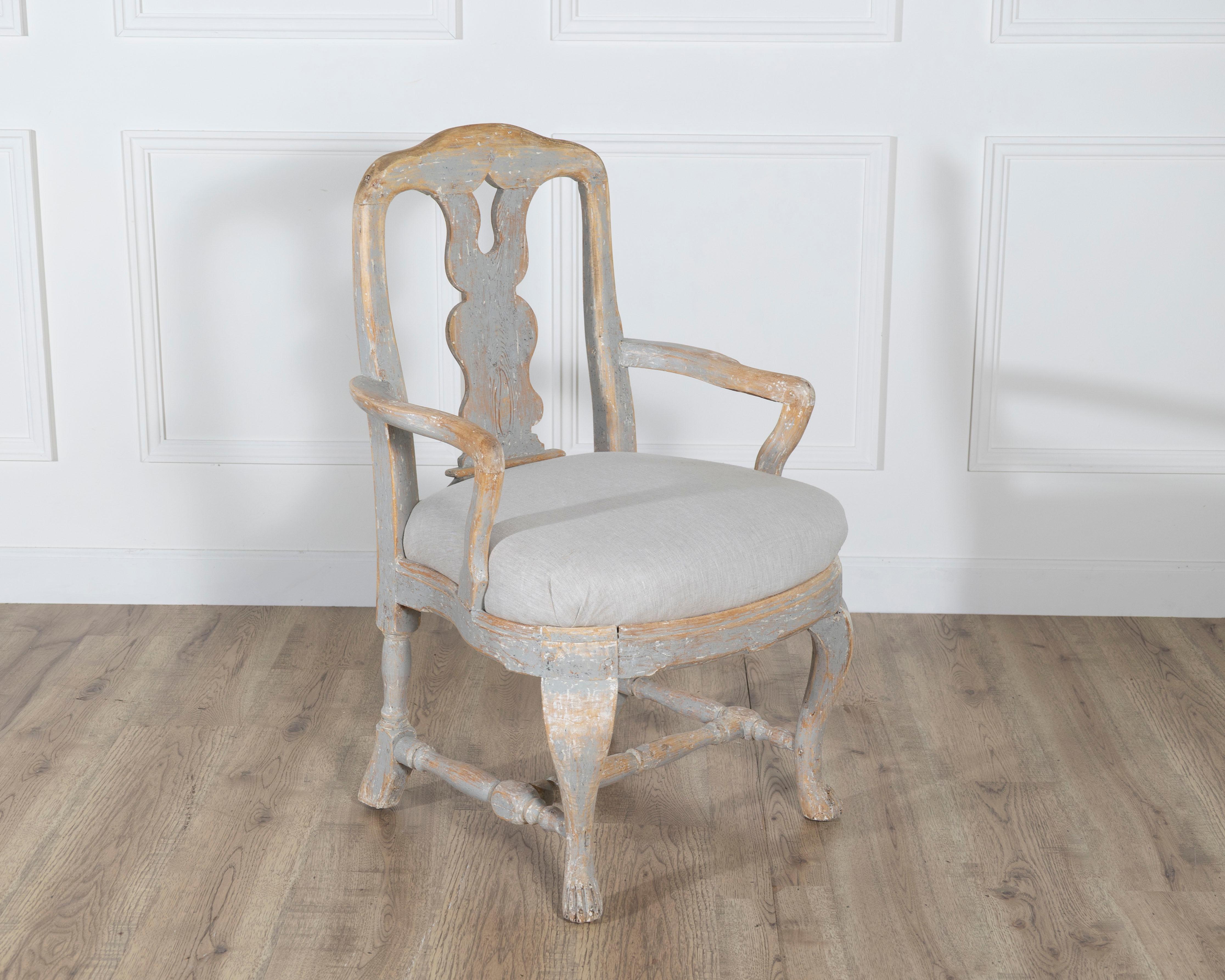 Paire de fauteuils suédois rococo sculptés avec patine d'origine en vente 4