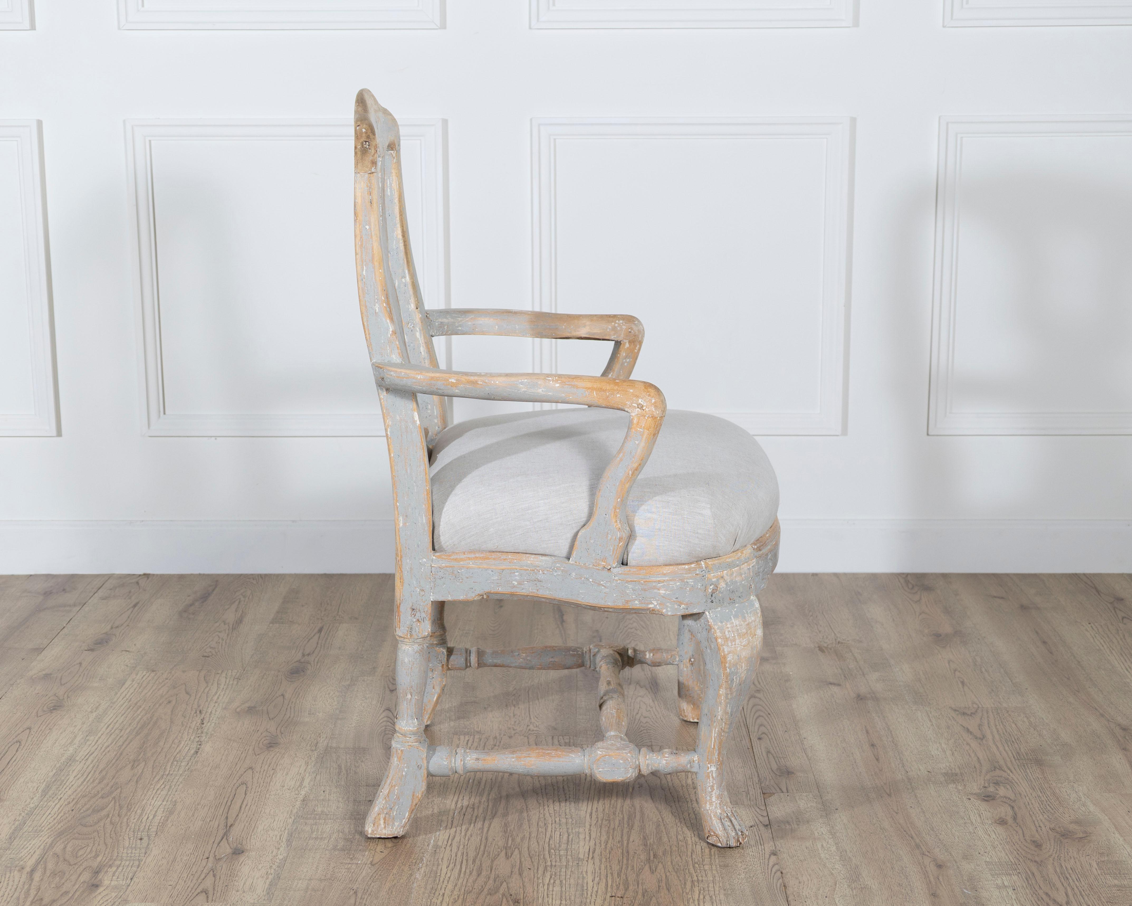 Paire de fauteuils suédois rococo sculptés avec patine d'origine en vente 6