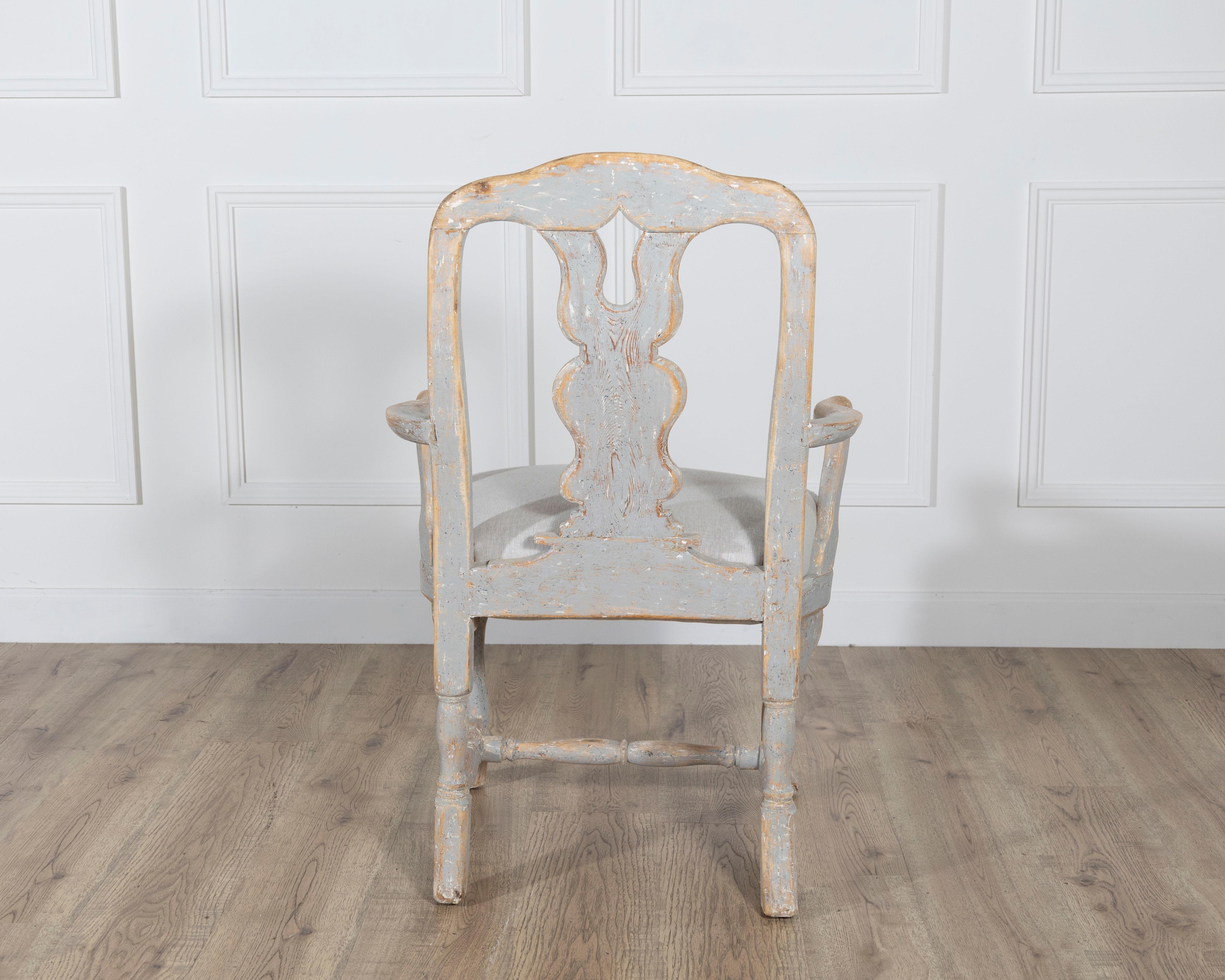 Paire de fauteuils suédois rococo sculptés avec patine d'origine en vente 7