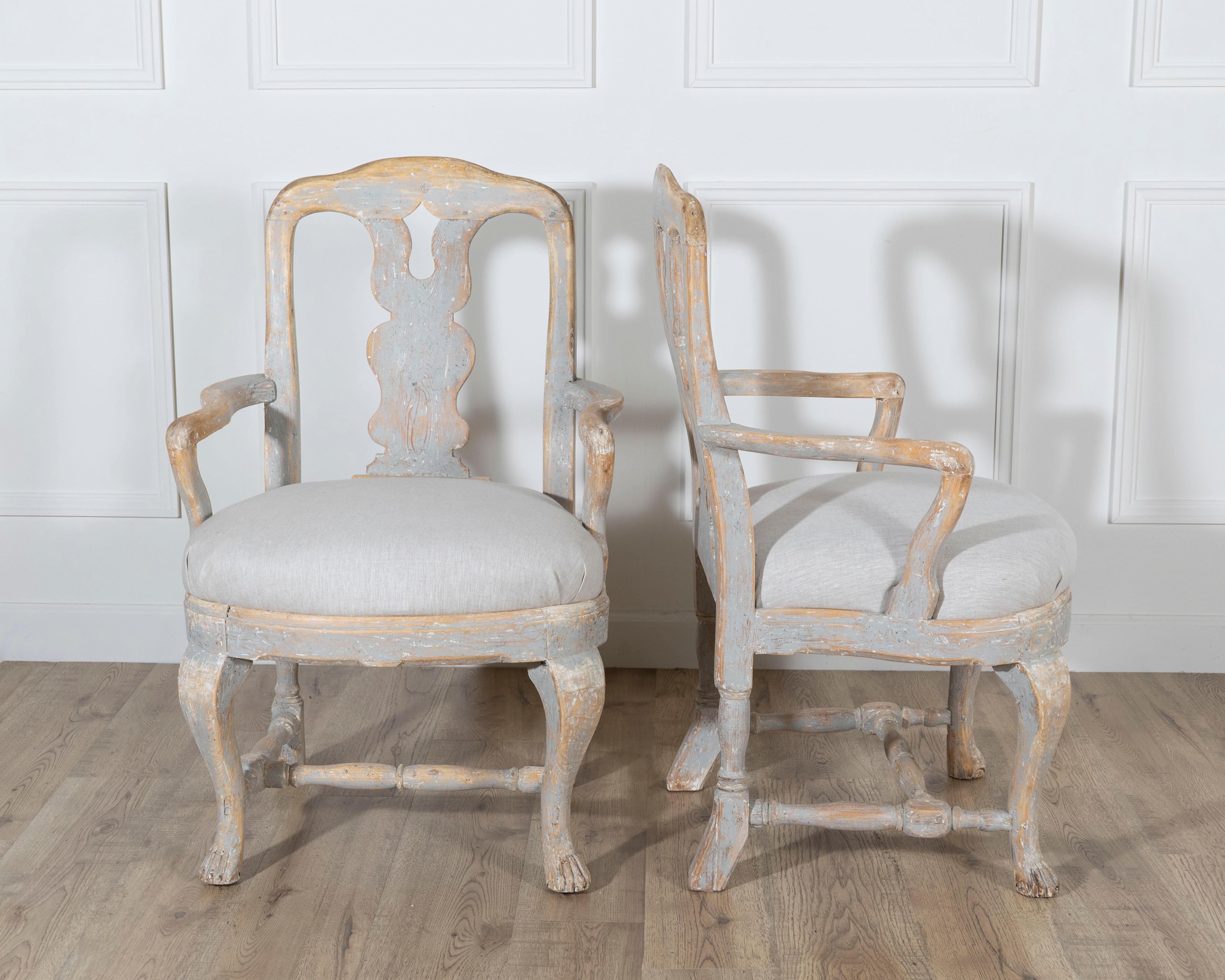 Suédois Paire de fauteuils suédois rococo sculptés avec patine d'origine en vente