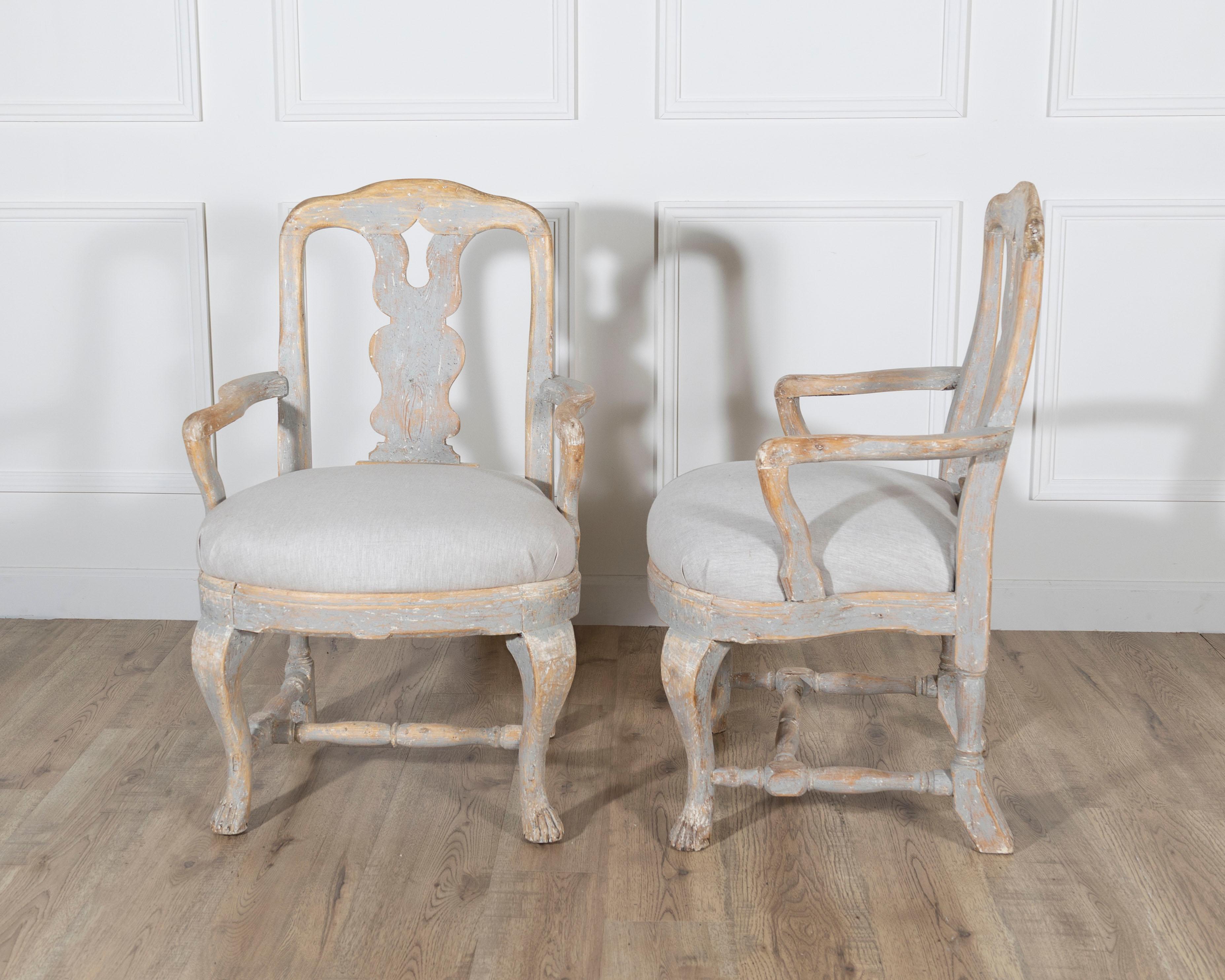 Paire de fauteuils suédois rococo sculptés avec patine d'origine Bon état - En vente à Atlanta, GA