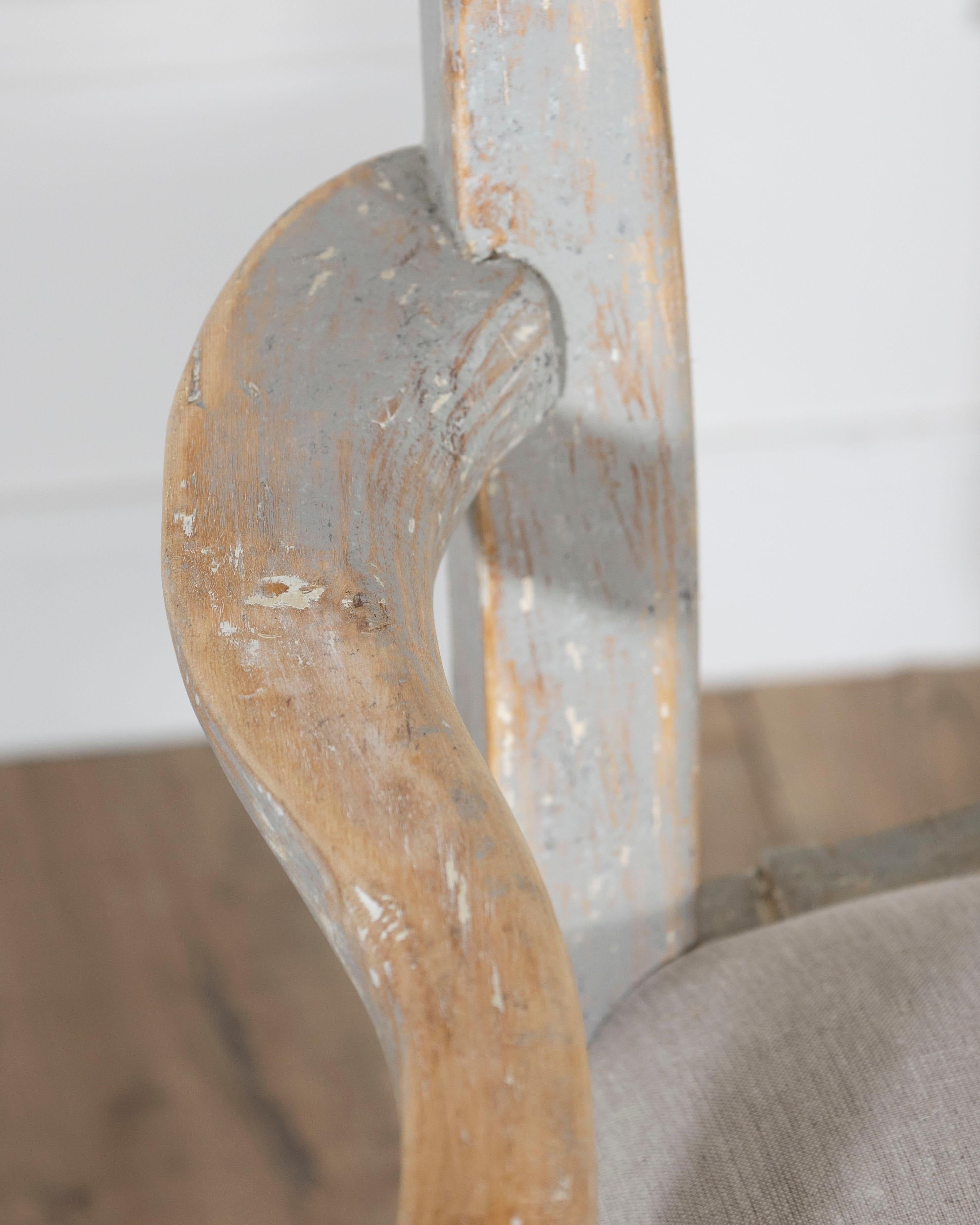 Lin Paire de fauteuils suédois rococo sculptés avec patine d'origine en vente